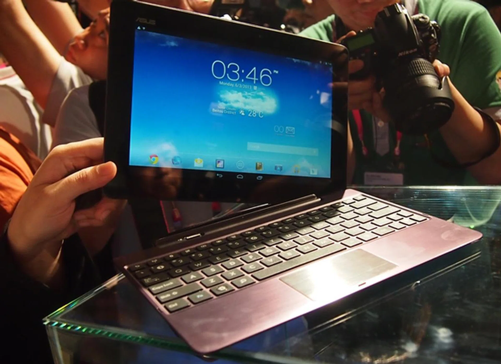 The ASUS Transformer Pad Infinity applies the same docking concept as the Eee Pad Transformer which was introduced in 2011.