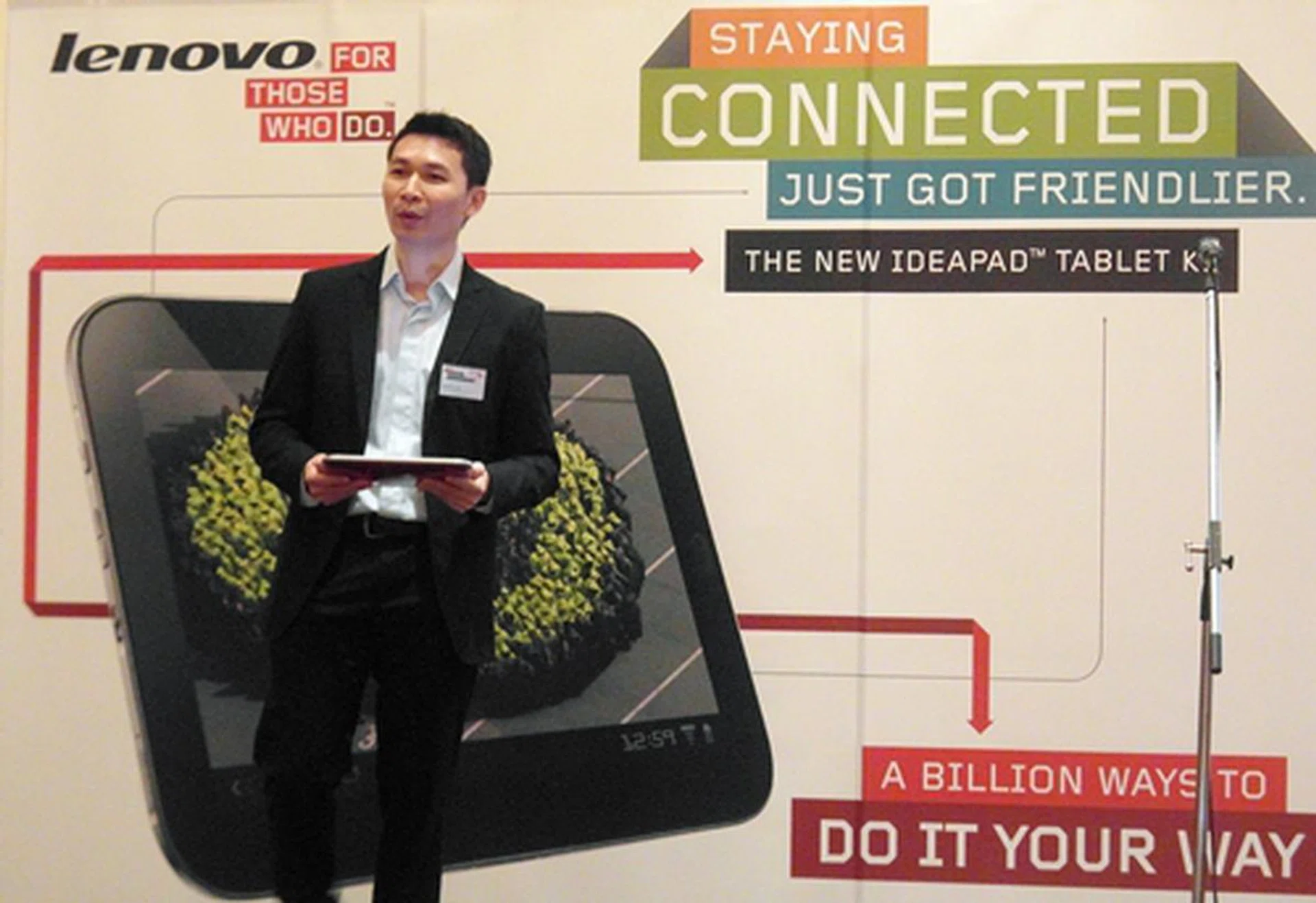Keith Liu, Business Development Director, was on stage to explain the features of the Lenovo IdeaPad Tablet K1.