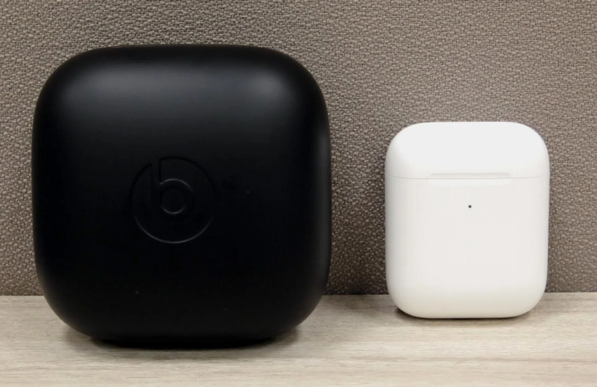 Look at the size of the Powerbeats Pro's charging case!