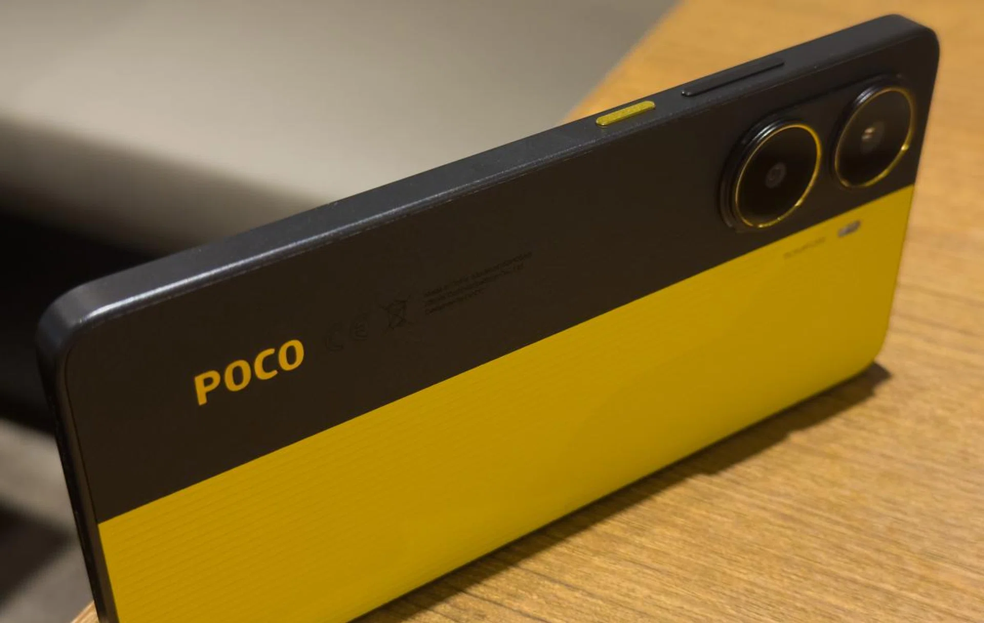 Flat edges so it can sit on surfaces stably. Photo: HWZ.