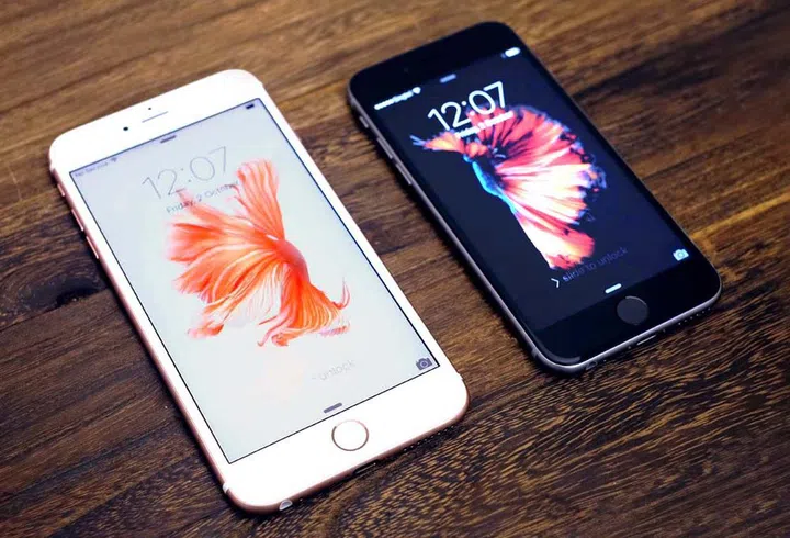 The Apple iPhone 6s Plus and iPhone 6s.