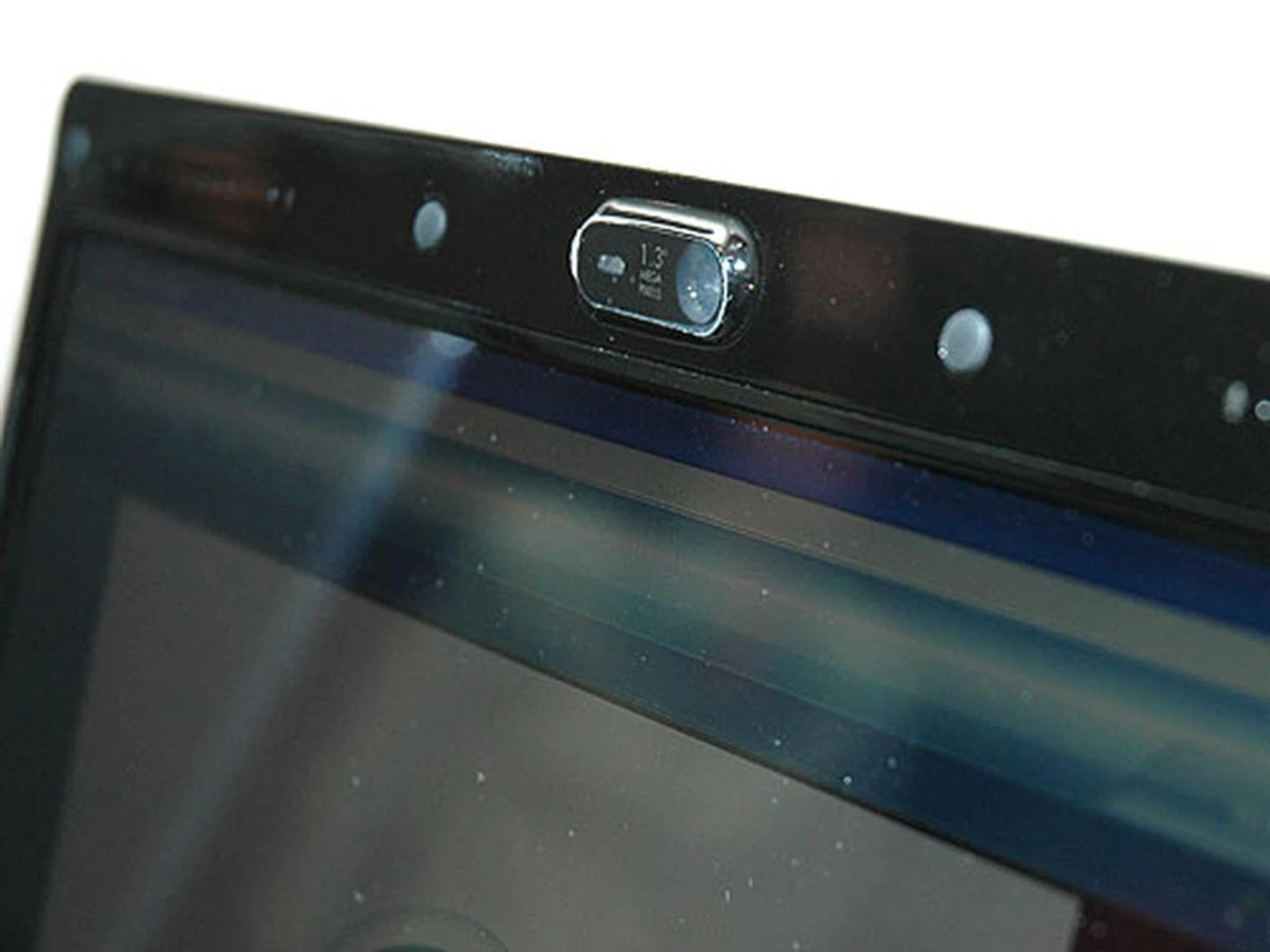 The HP Pavilion dv2000 comes with a 1.3 Megapixel webcam and dual omni-directional microphones - making video-conferencing simple on this notebook.