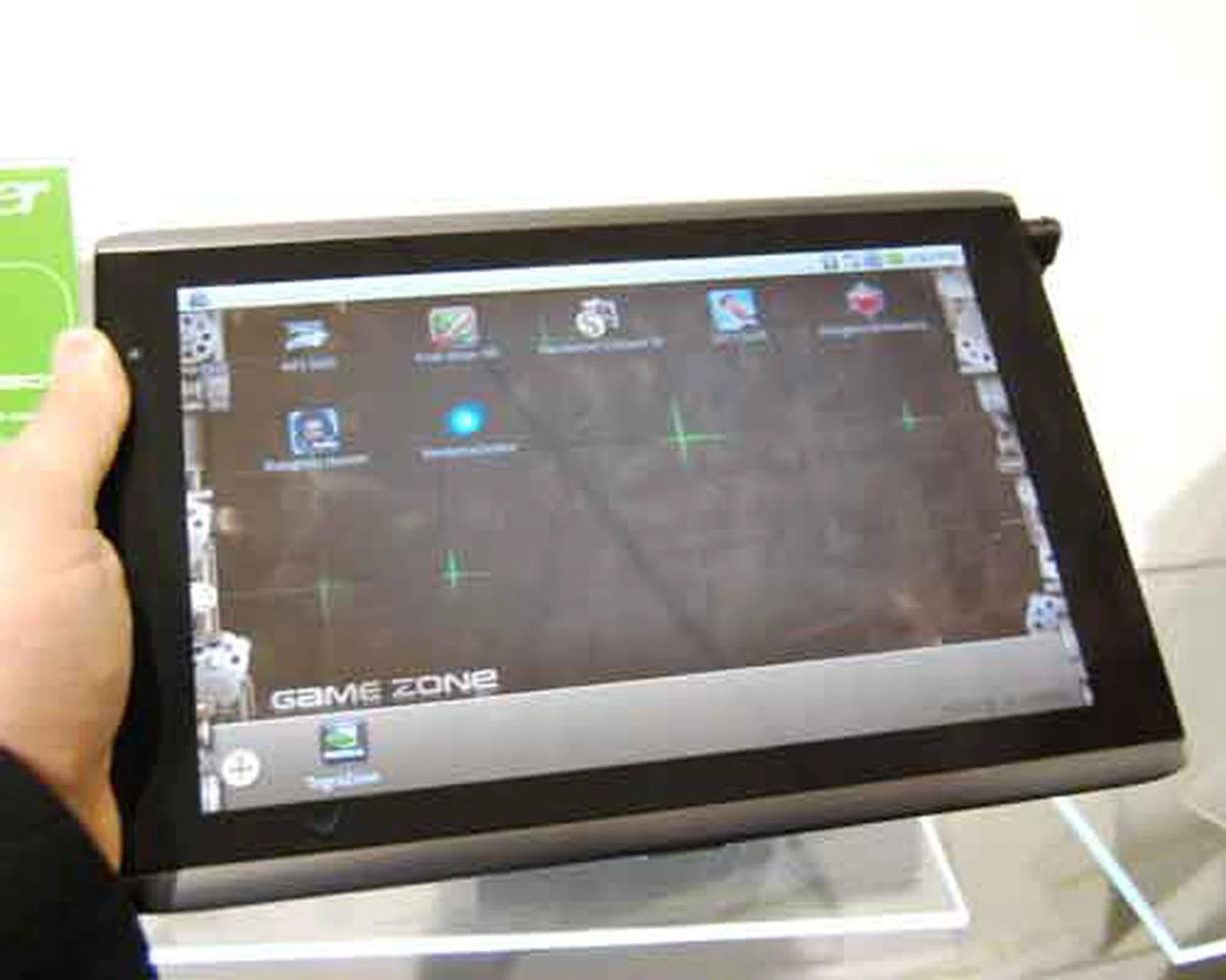 In our hands is the Tab A500, which sports a 10.1-inch screen. And it is pretty hefty, weighing in at a minimum of 700g.