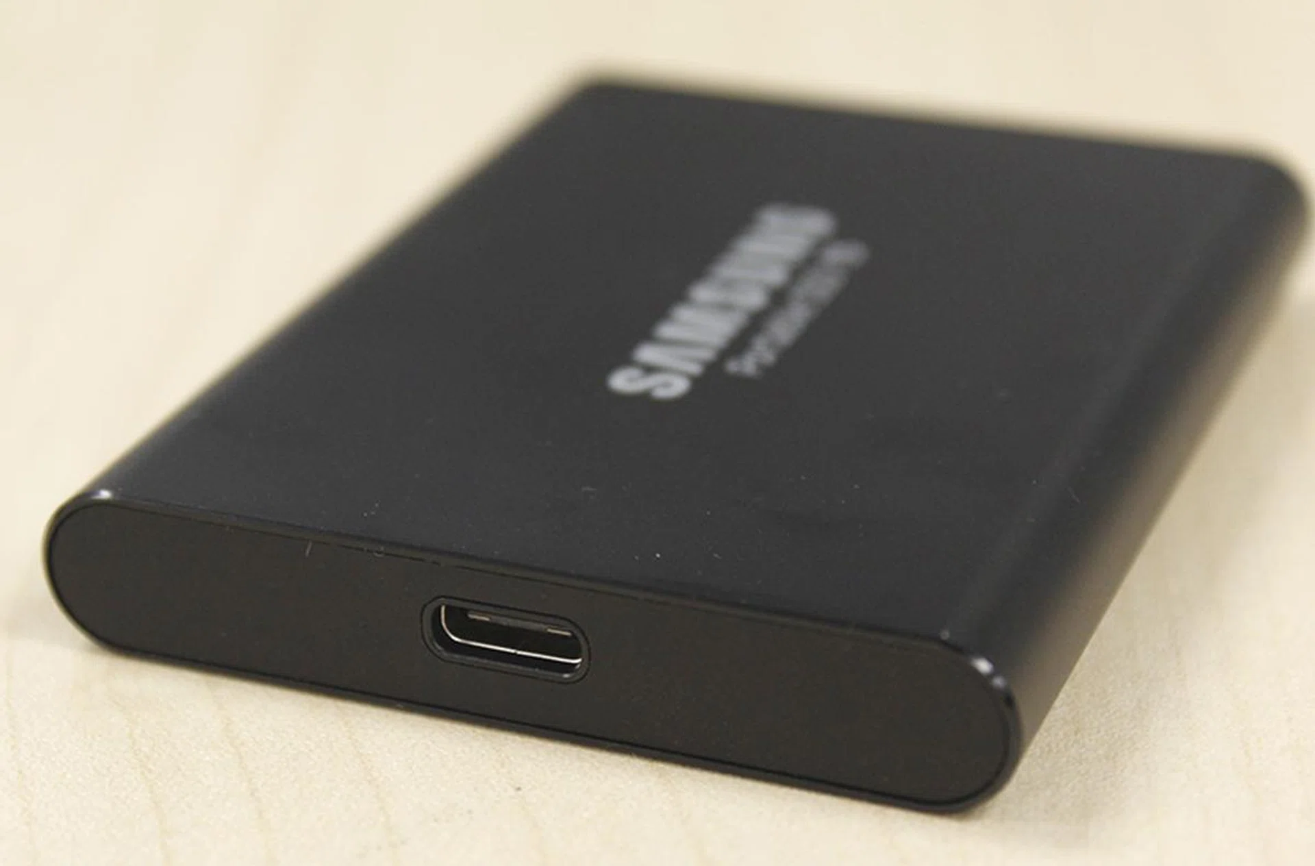 The Samsung Portable SSD T5 uses a USB Type-C connector and supports the faster USB 3.1 (Gen 2) standard.