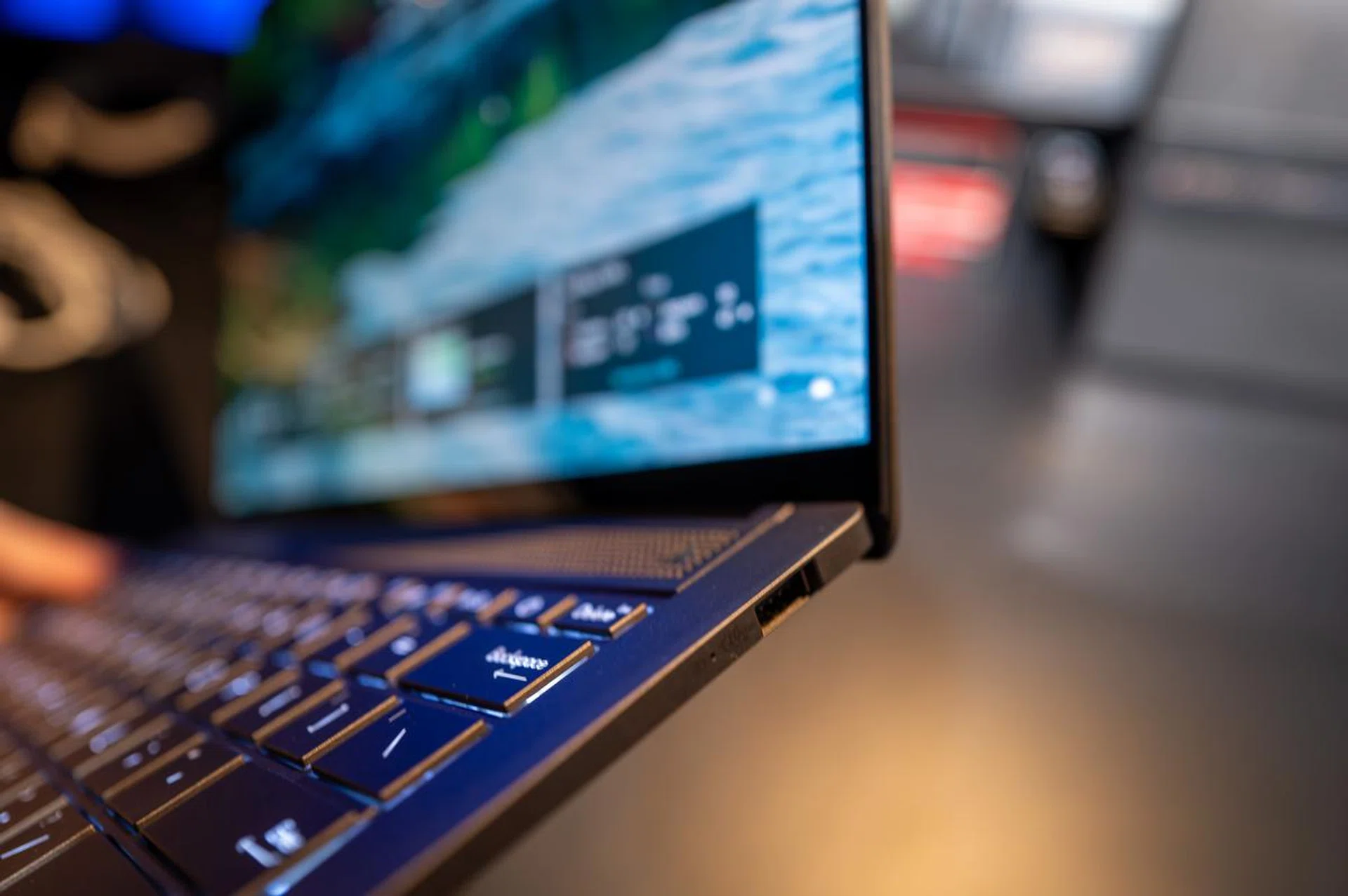 Ideally, one of the USB-C ports should have been placed on the right side of the laptop. PHOTO: HWZ