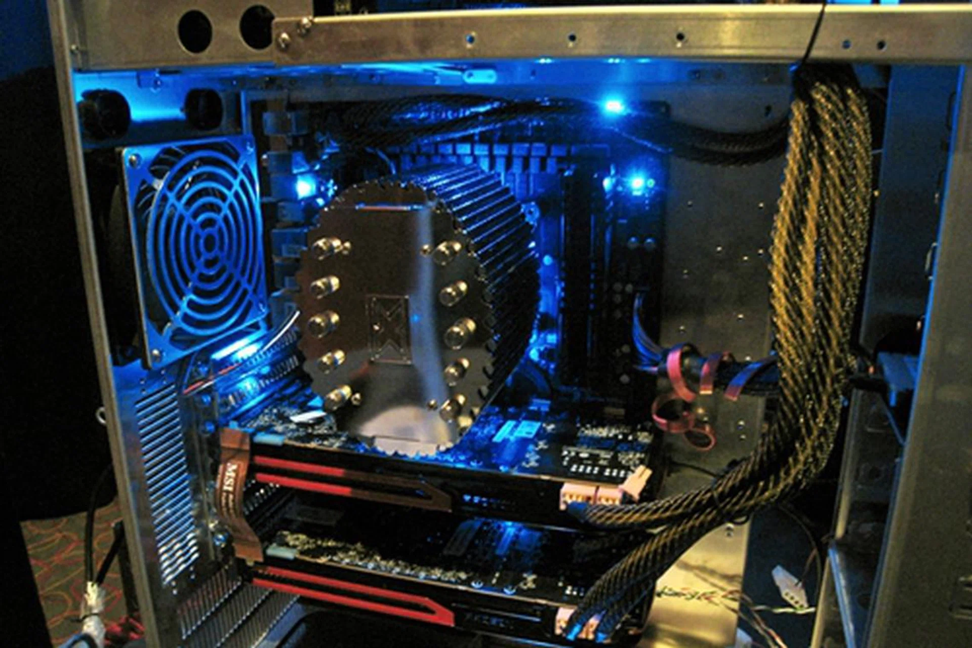 The CrossFire setup of a pair of MSI 7970 graphics cards. The SRP for the card is approximately S$900; hence, this CrossFire setup will cost almost S$1,800!