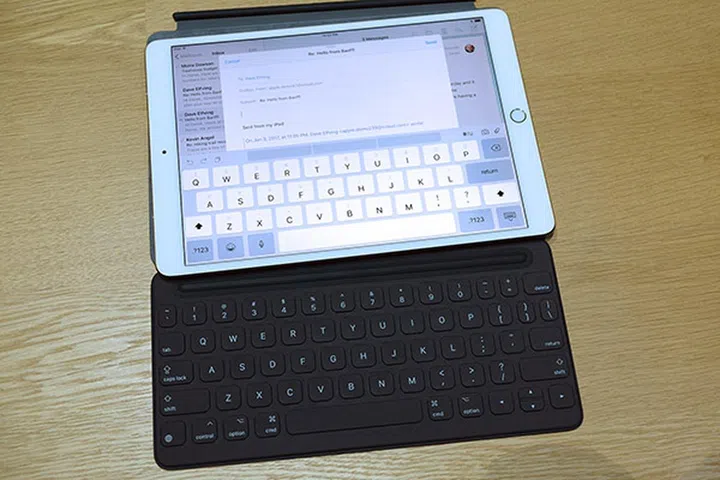 The size of the keys of the on-screen keyboard is identical to that of the Smart Keyboard.