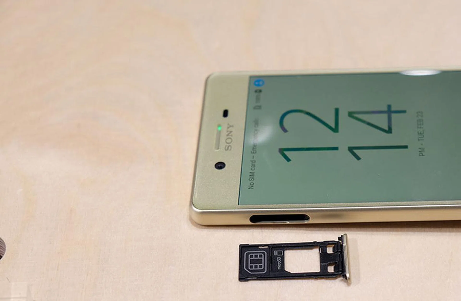 Sony Xperia X SIM card tray