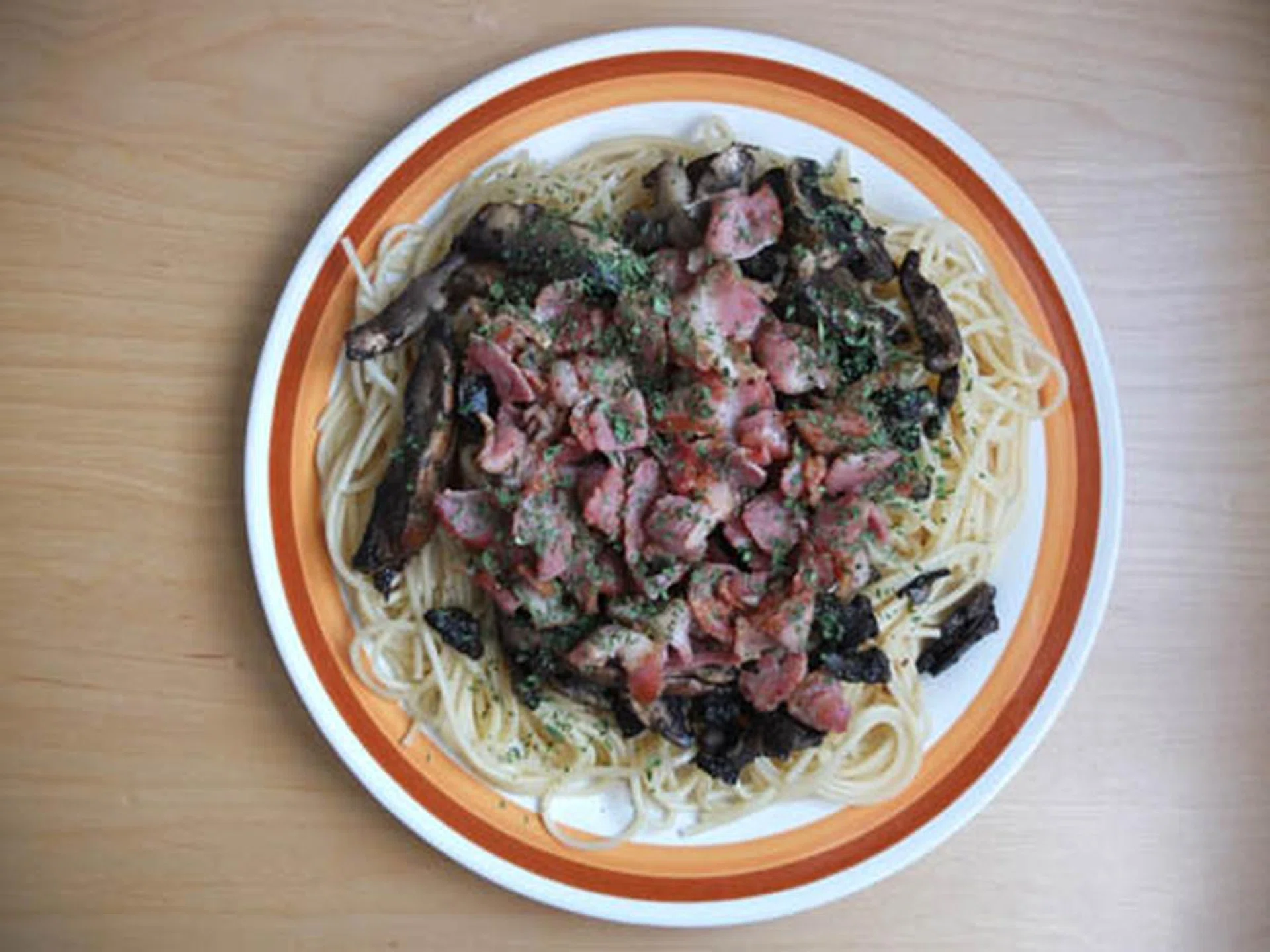 f/2 at 28mm (35mm equivalent), 1/210sec, ISO400.