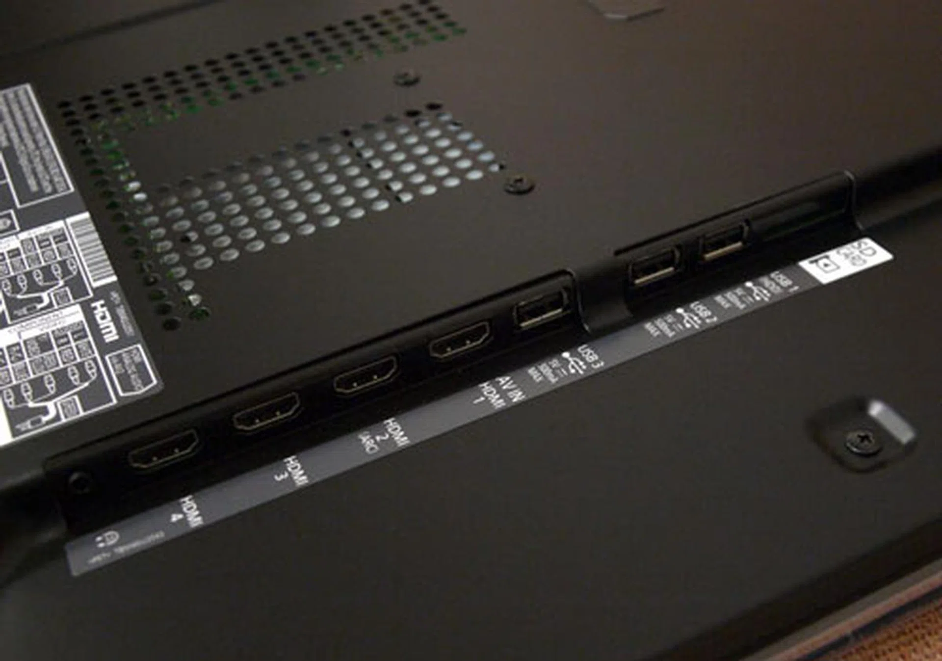 One benefit of owning a Panasonic TV is the generous number of ports it comes with. The ET5S sports four HDMI slots and three USB ports in all, with ARC enabled on HDMI2.