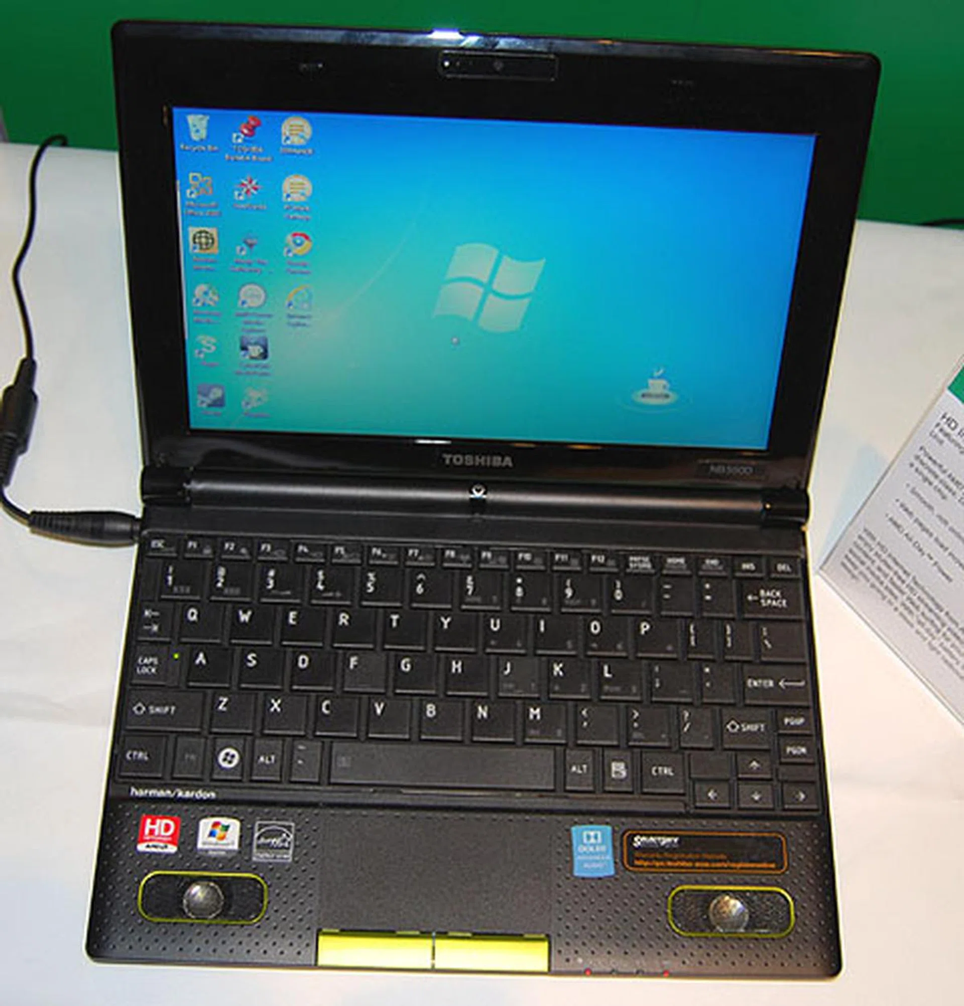 Toshiba has decided to outfit its Fusion notebook, the NB550D, with Harmon Kardon speakers. We actually managed to get a decent amount of sound from this small machine.
