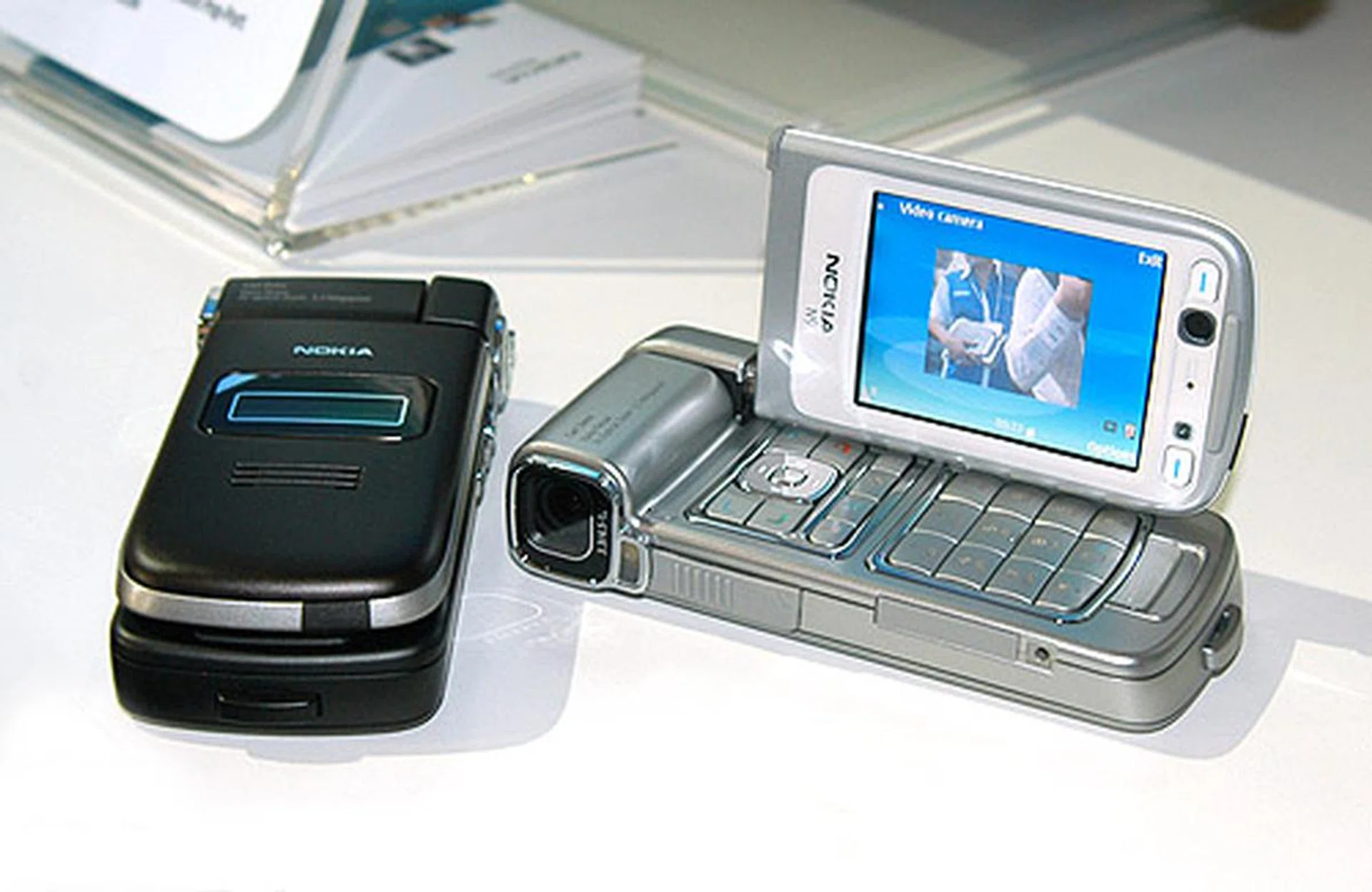 The N93 with its amazing 3.2-megapixel Carl Zeiss lens.