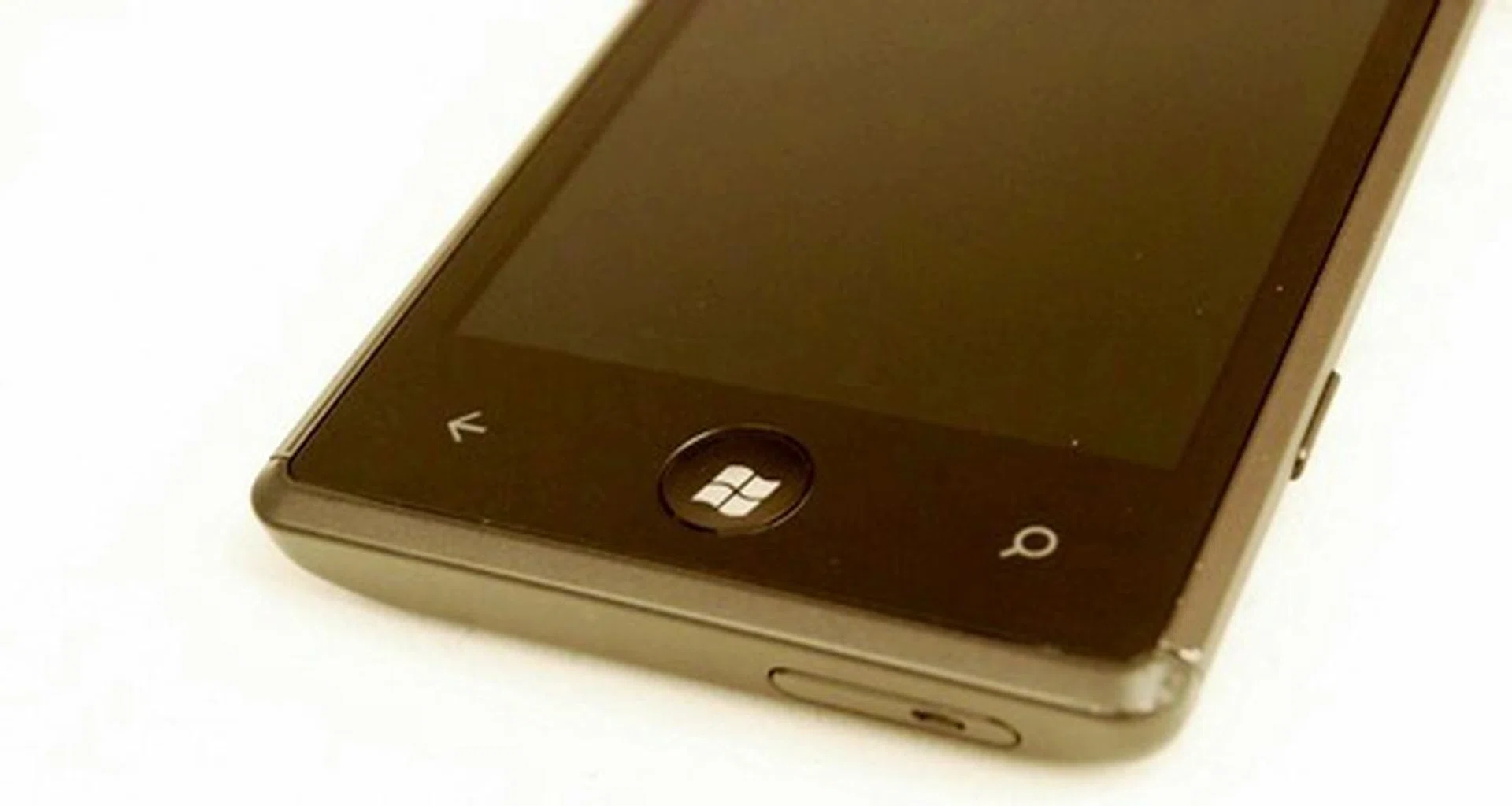 The small Home button might prove to be a struggle for those with big thumbs.