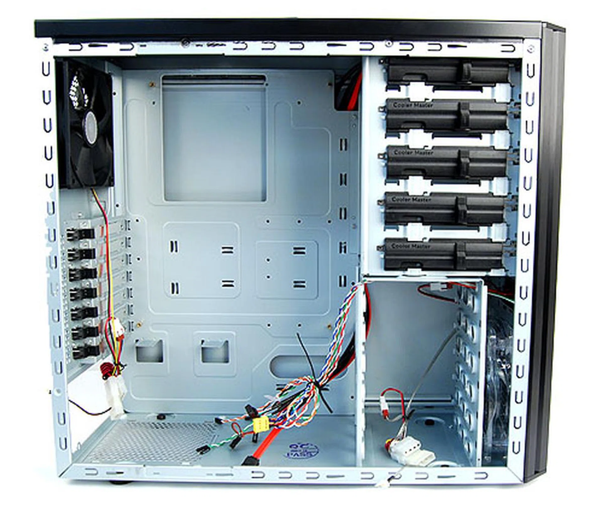 The insides of the Centurion 5 II looks a little cramped as the motherboard tray area is not as large as its competitors because of the large ODD bays and the imposing HDD cage.