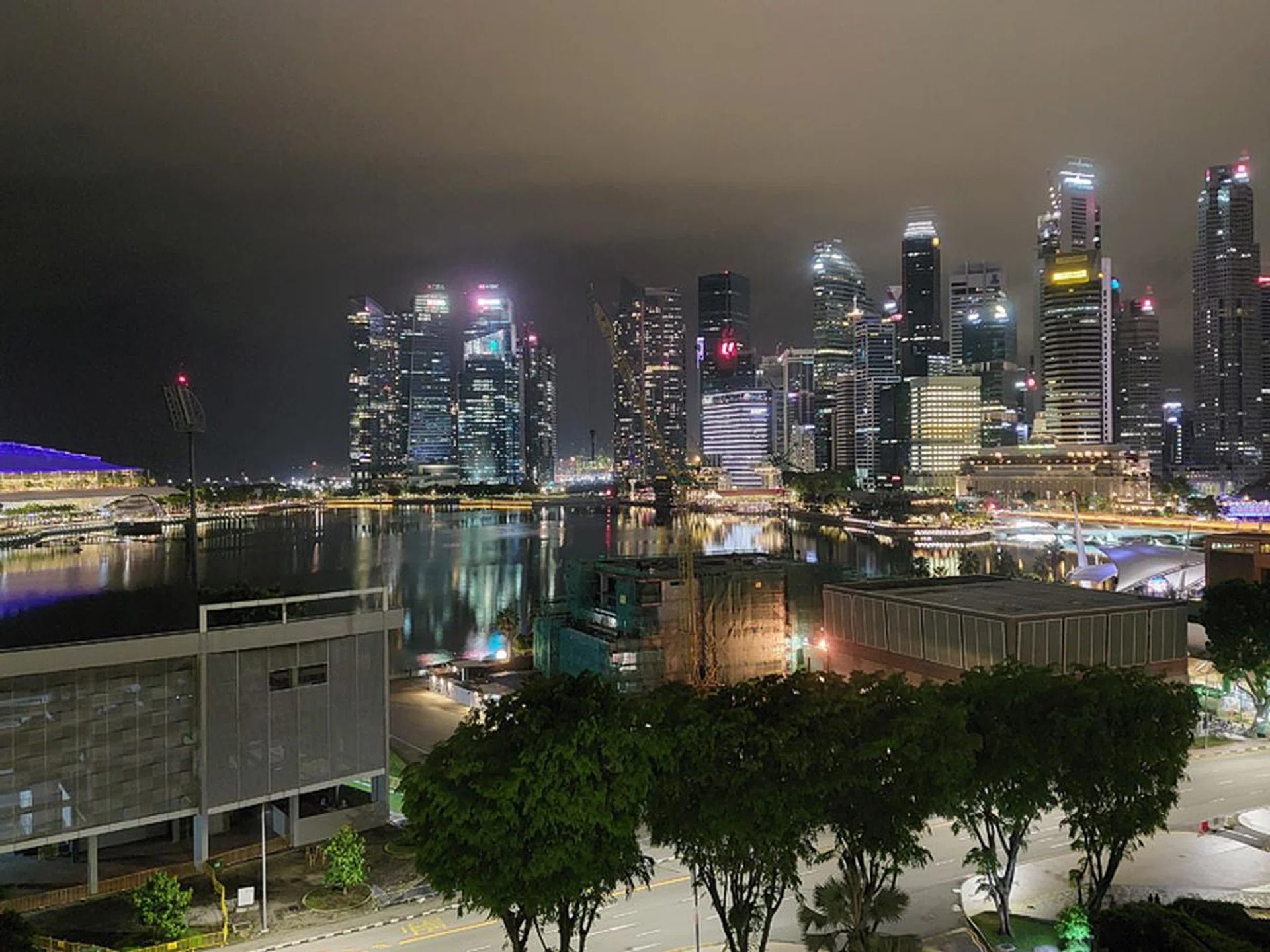 (ƒ/1.8 1/8 5.23mm ISO1250)