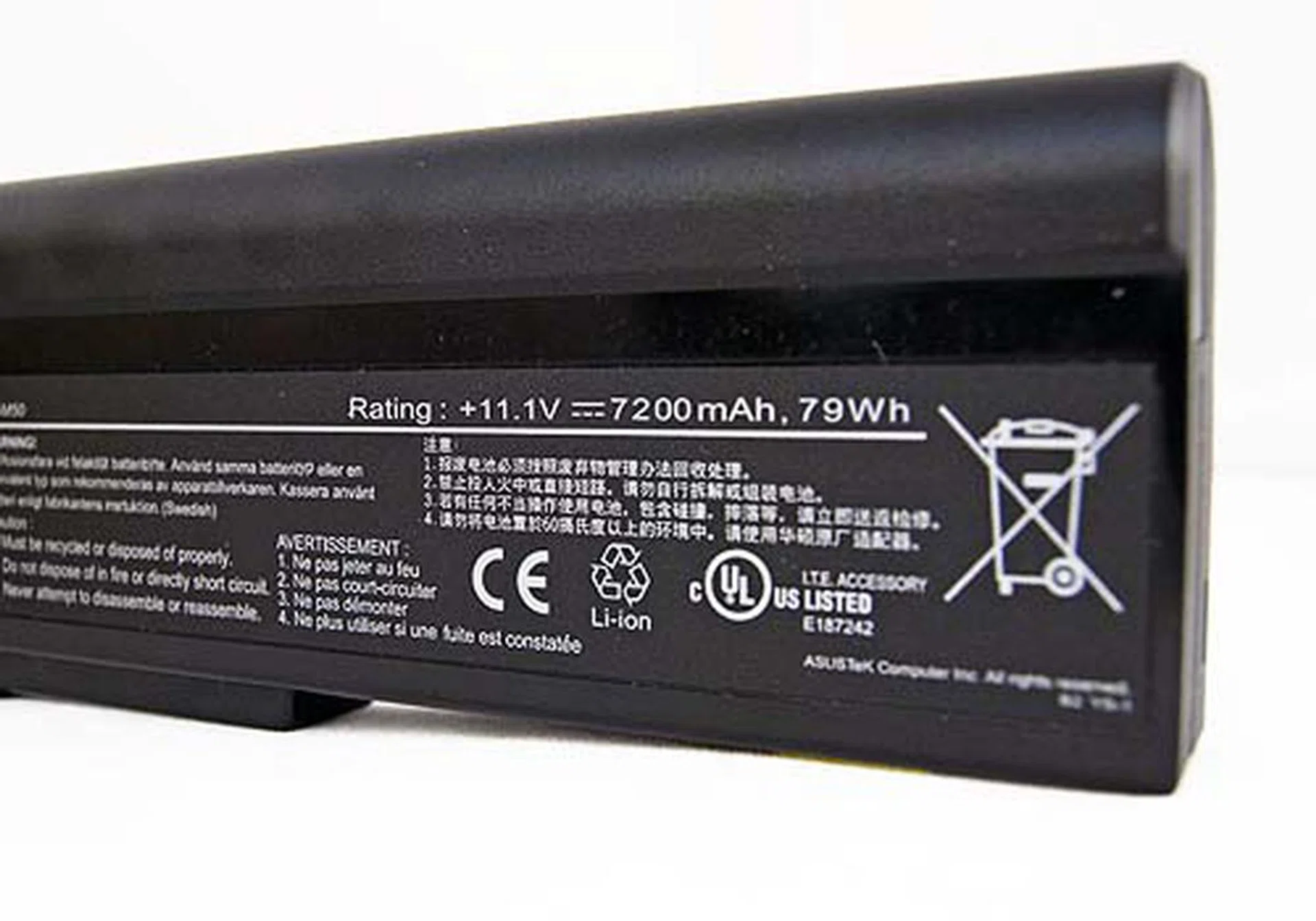 When you're nowhere near a power plug, you'll be relying on this 9-cell 11.1V, 7200mAh battery.