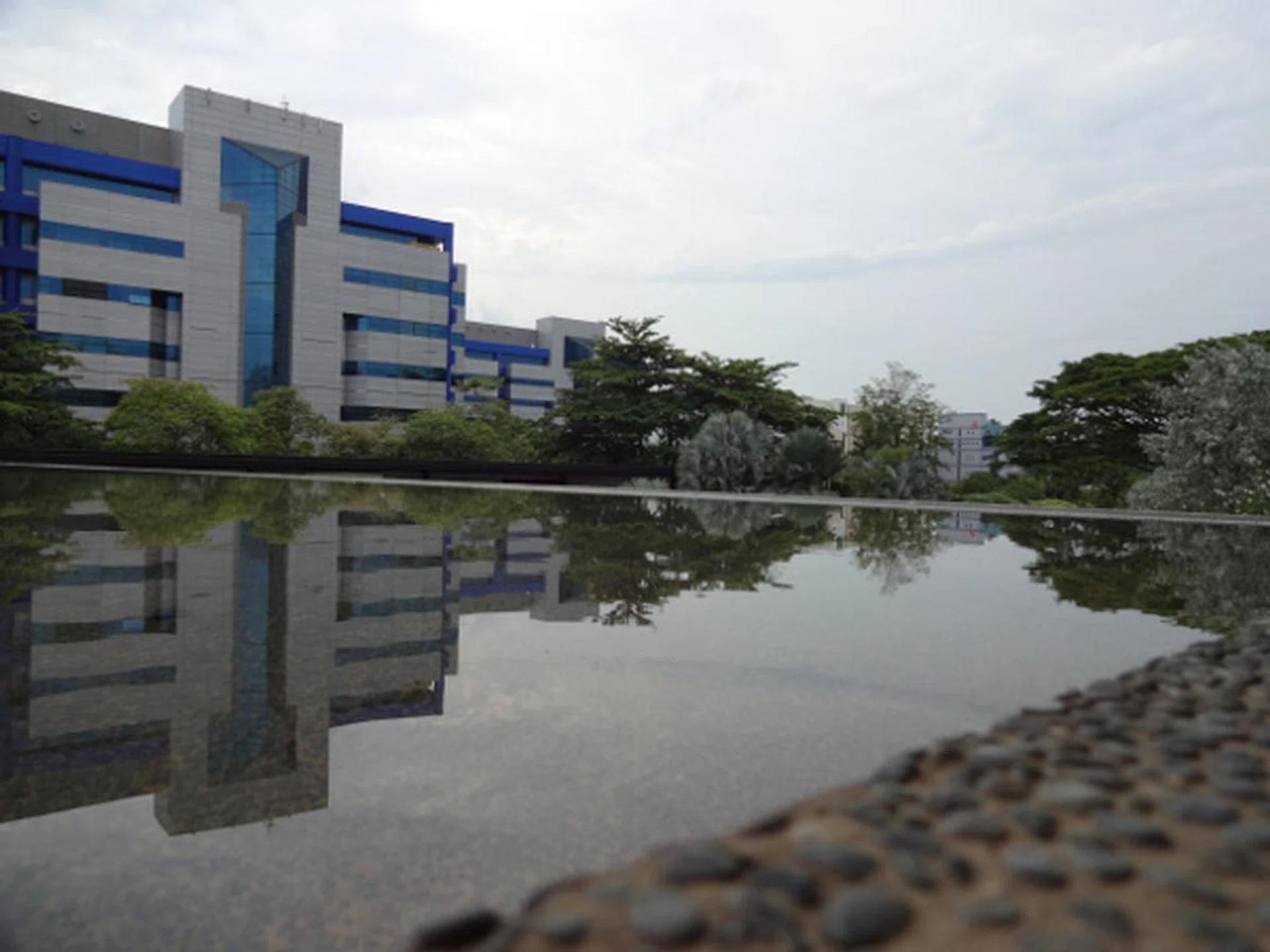 f/3.3 at 122mm, 1/320 sec, ISO100