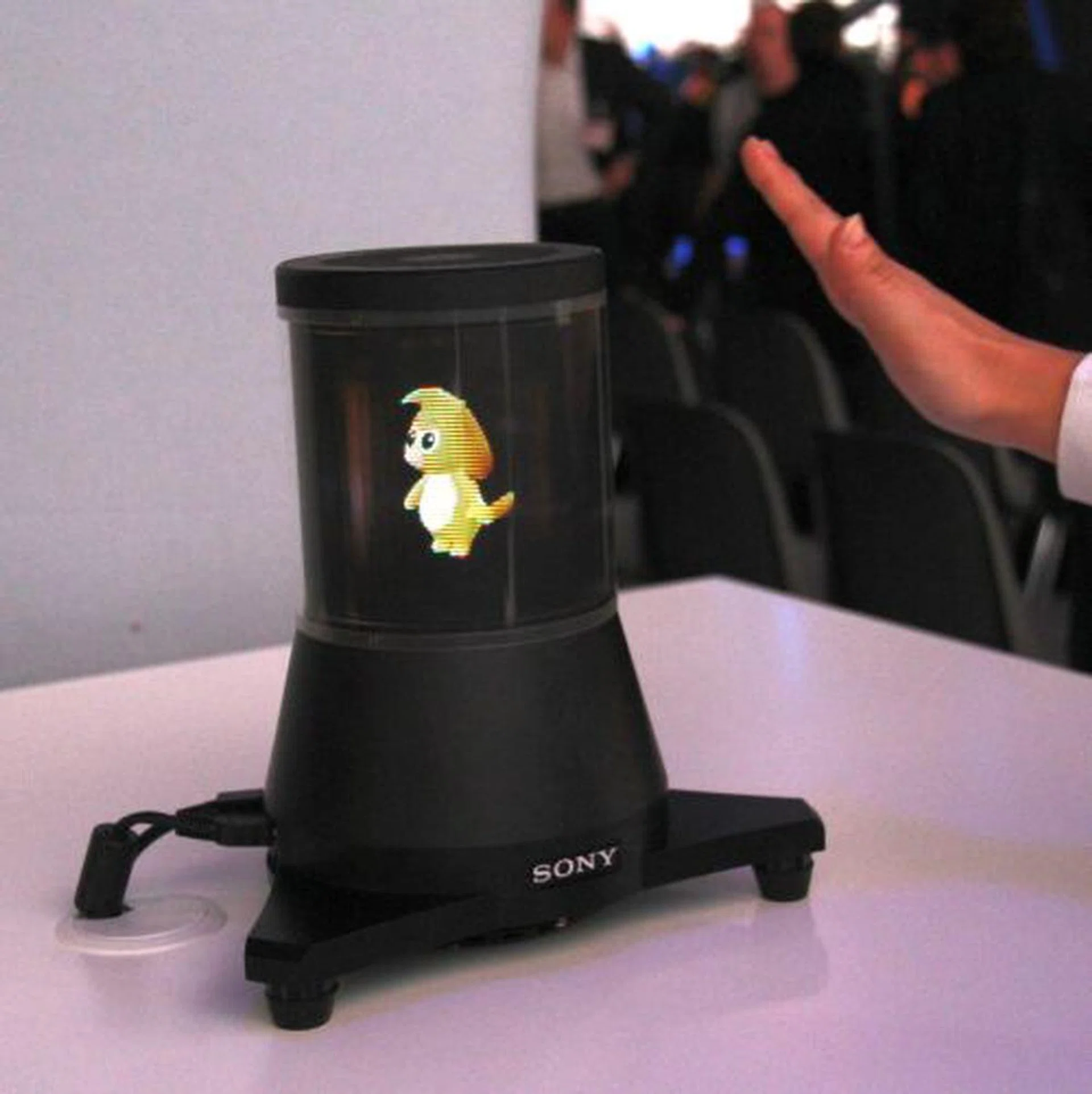 An interesting motion-sensing 3D image device concept called a 'ray modeler' developed by Sony engineers. Images of Princess Leia begging for help from Obi-wan Kenobi came rushing back to us when we saw this of course.