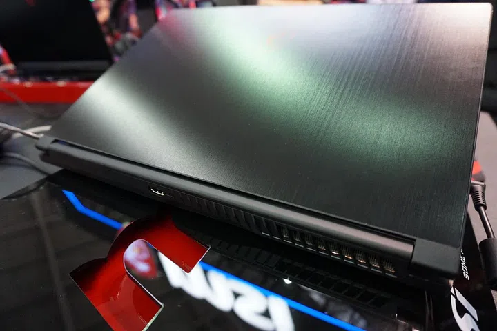 The top cover of the notebook oozes class, doesn't it? Also note that a single HDMI port is situated at the rear of the notebook and that's useful for a multi-monitor setup.