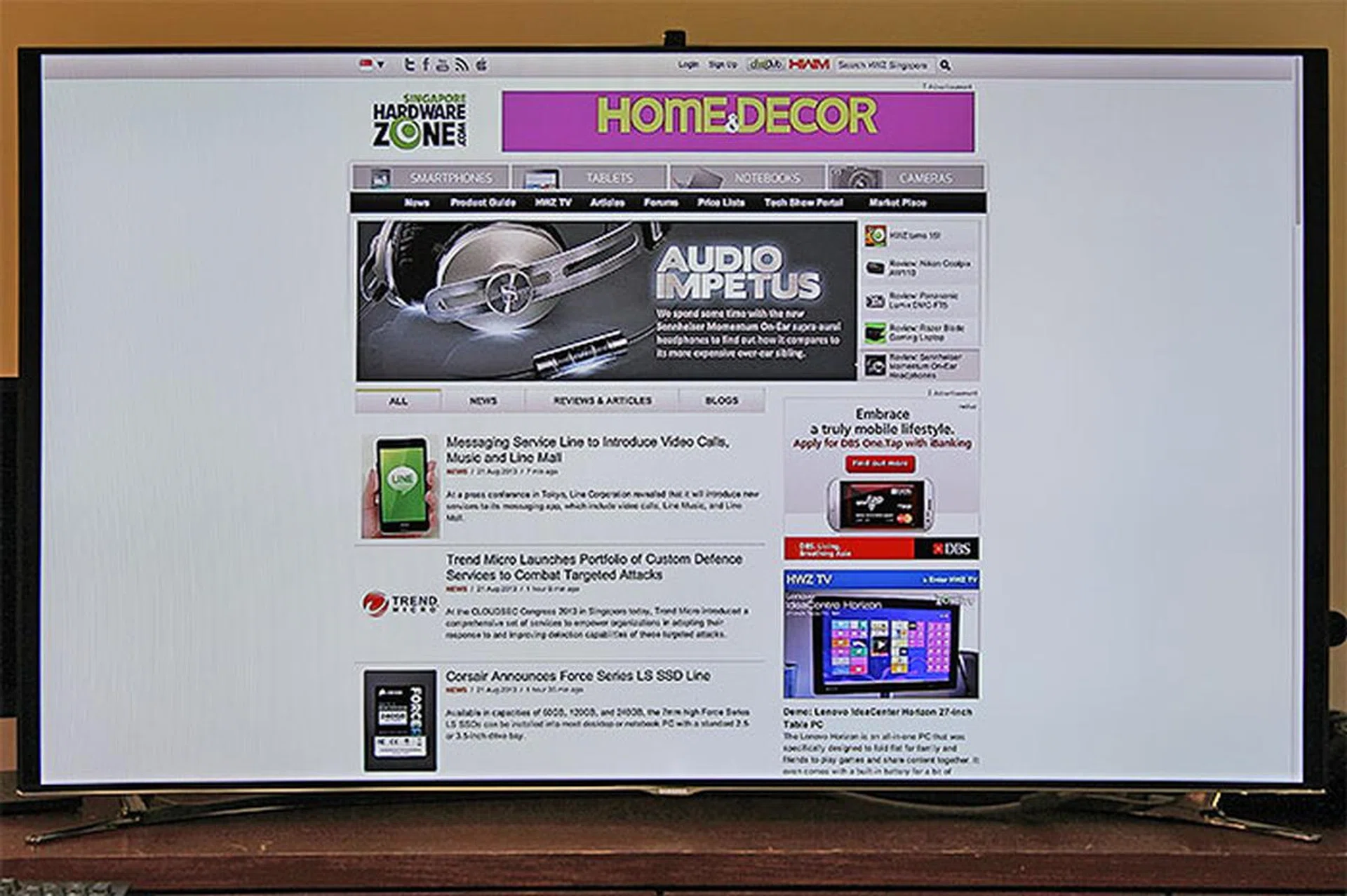 An obligatory picture of tab casting in action. Still images worked brilliantly most of the time; motion images sometimes displayed artifacts.