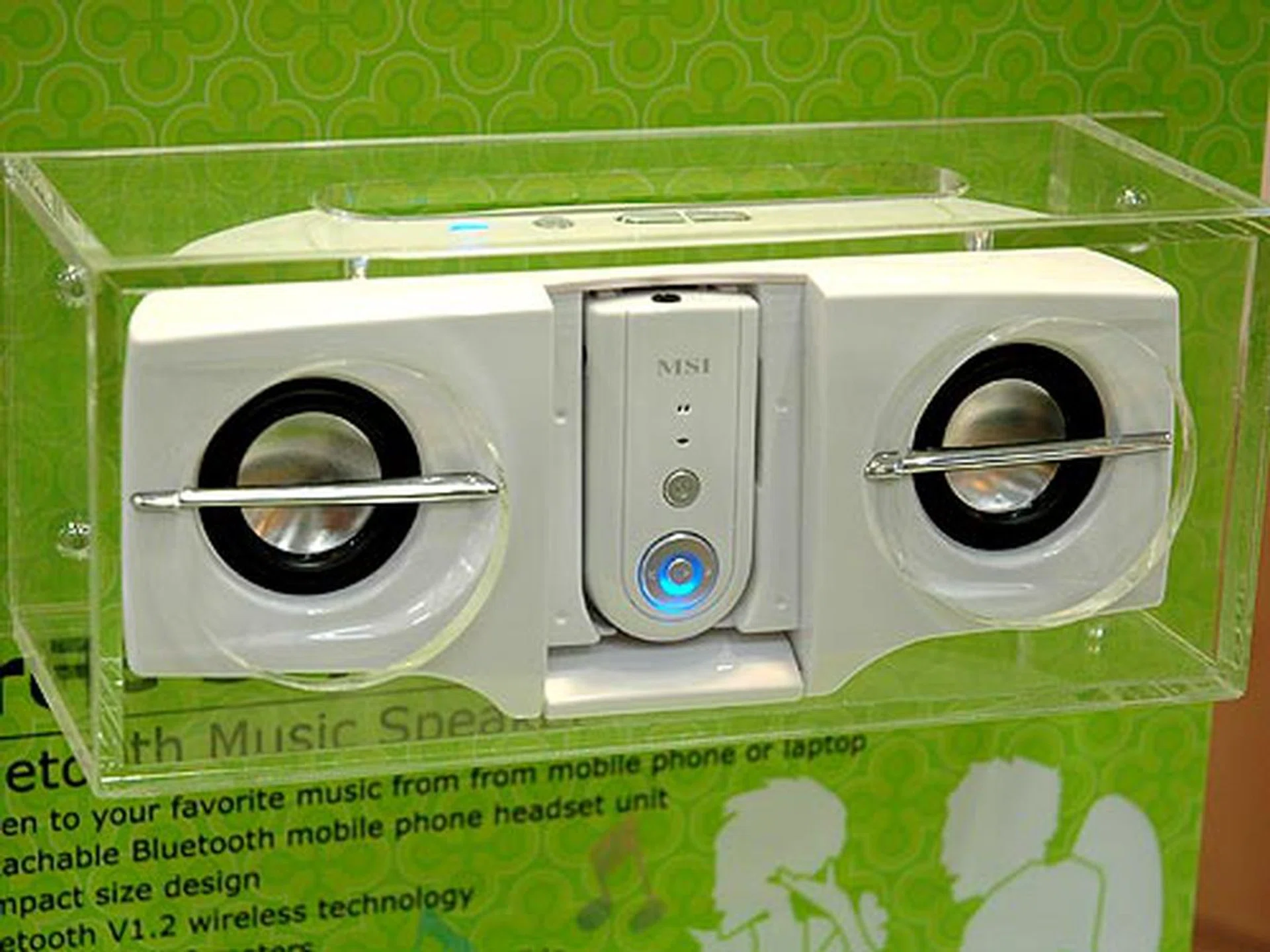 The Free Style FS530 is a Bluetooth capable speaker system that lets you listen to music wirelessly streamed from either from your mobile phone or notebook. Using Bluetooth v1.2 technology, it has a range of up to 10 meters. Of course, if you prefer to listen direct from an MP3 player, a regular line-in jack allows you to hook it up to all kinds of MP3 players too.