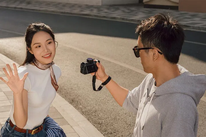 Insta360 states that, as it can emulate a cardioid pickup pattern, the Mic Pro can also be mounted on a camera and used as a shotgun mic.