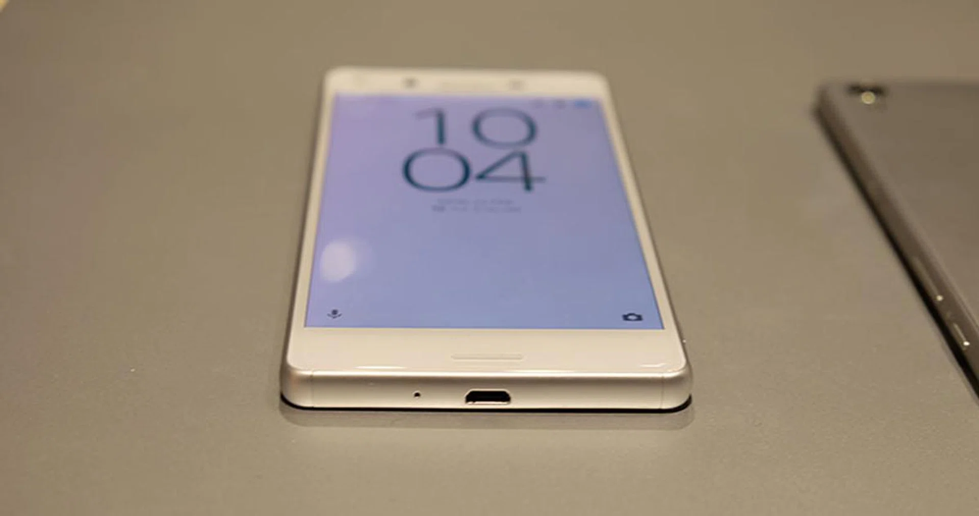 Sony Xperia X bezel