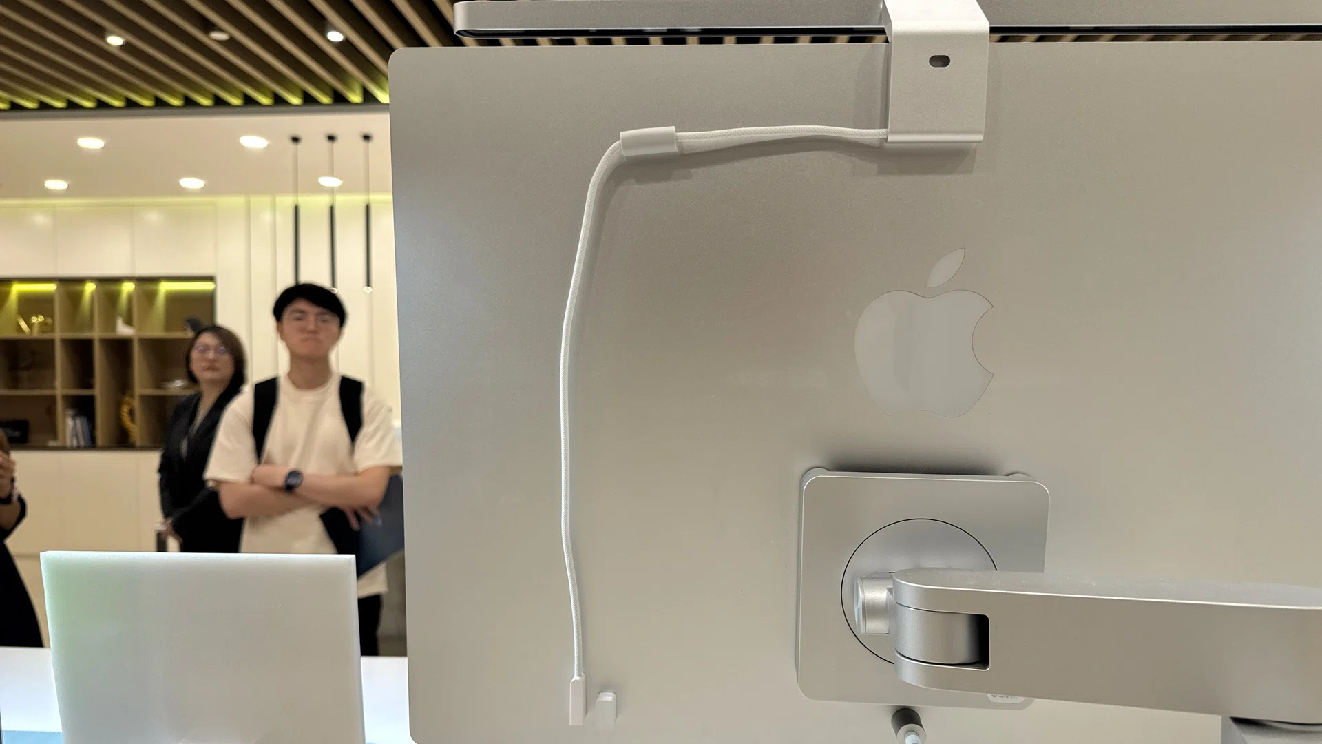 BenQ monitor lights iScreenBar for iMac and ScreenBar Max for dual-monitor