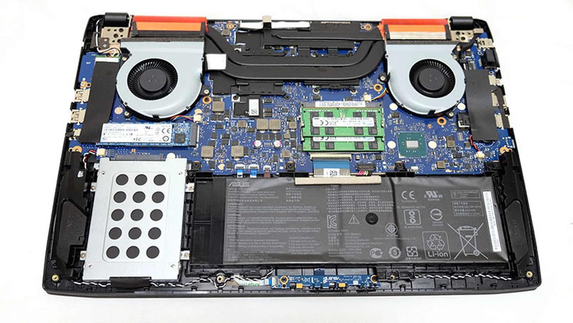 ASUS ROG Strix GL502 interior