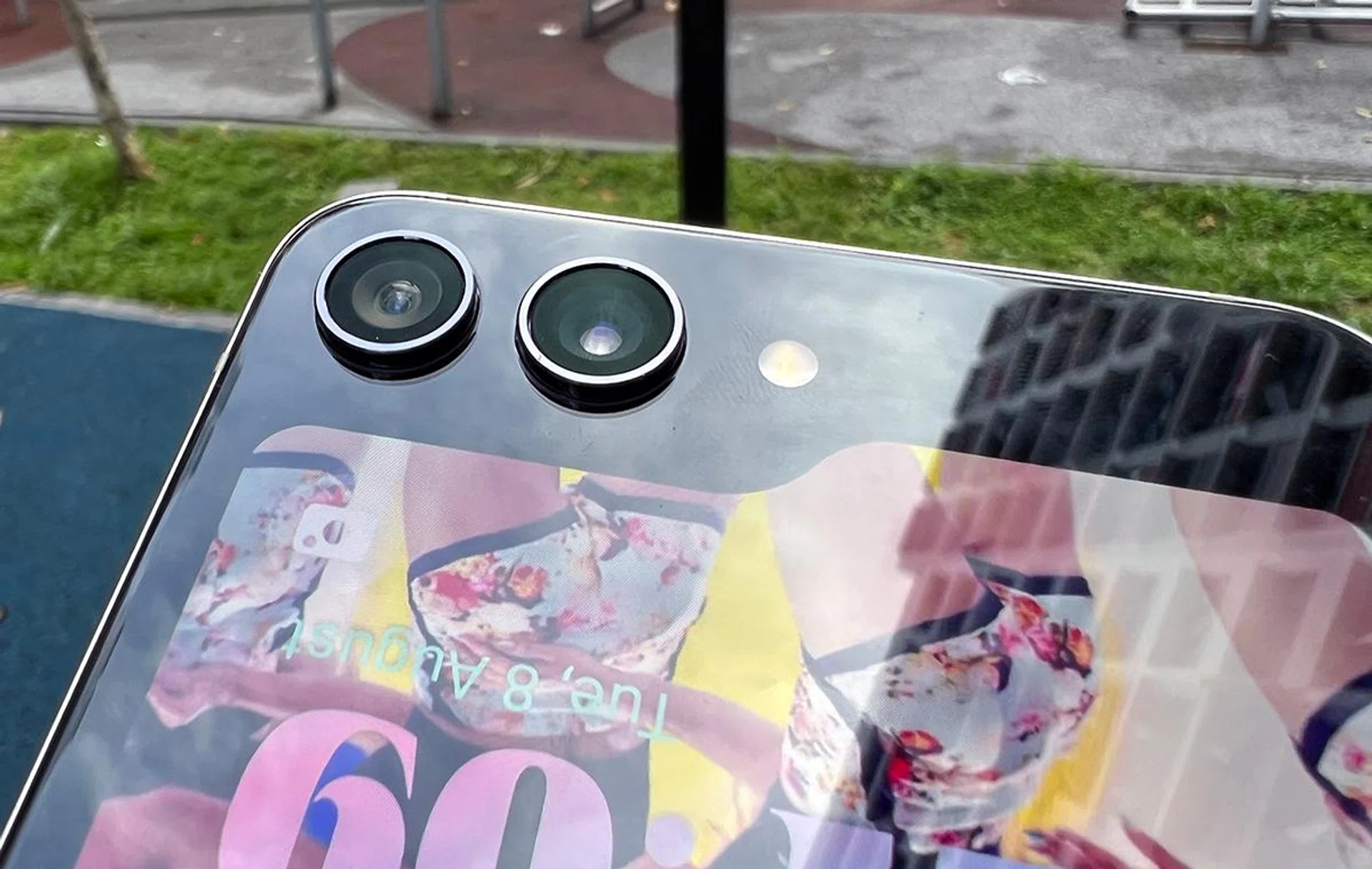 Samsung Galaxy Z Flip5's new dual camera arrangement is side-by-side.