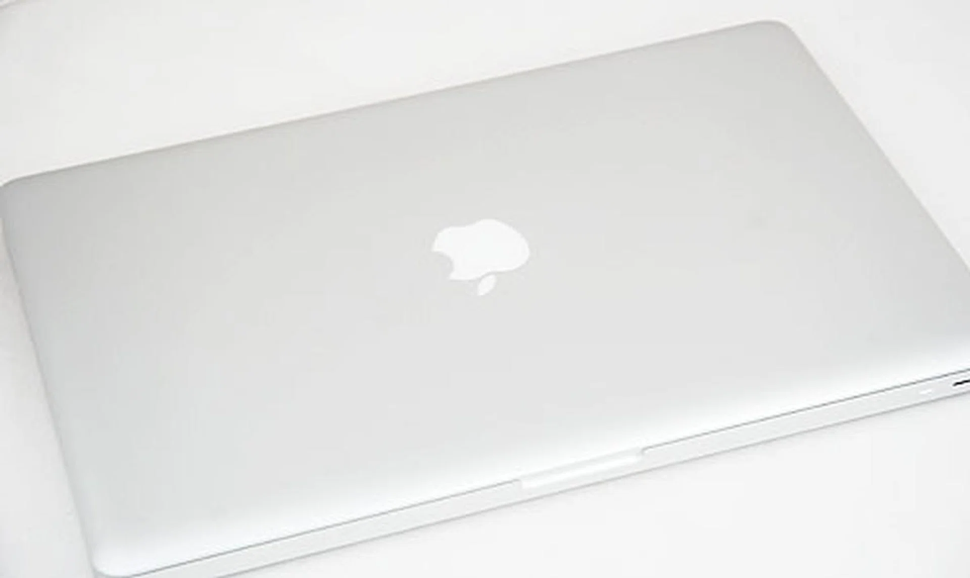 Looking all familiar - the new 15-inch Apple MacBook Pro.