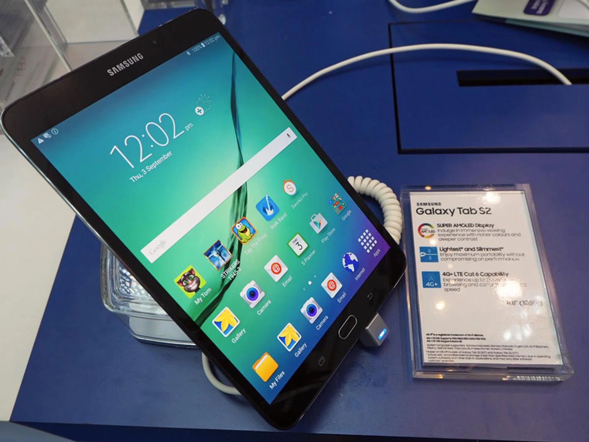 The LTE-capable Galaxy Tab S2 launched in August 2015 features a SUPER AMOLED Adaptive Display that automatically adjusts gamma, saturation and sharpness based on the app that’s active on your screen. The 8.0-inch, 32GB, 4G+ version at COMEX 2015 is retailing at the U.P. of S$698, but you can shave S$200 off if you bring old and faulty desktops, monitors, laptops, tablets, and smartphones, to exchange for Samsung Exclusive Vouchers. COMEX 2015’s Booth 311 gives an additional free 32GB SD card and Bluetooth headset, on top of the standard (and also free) Samsung Book Cover.