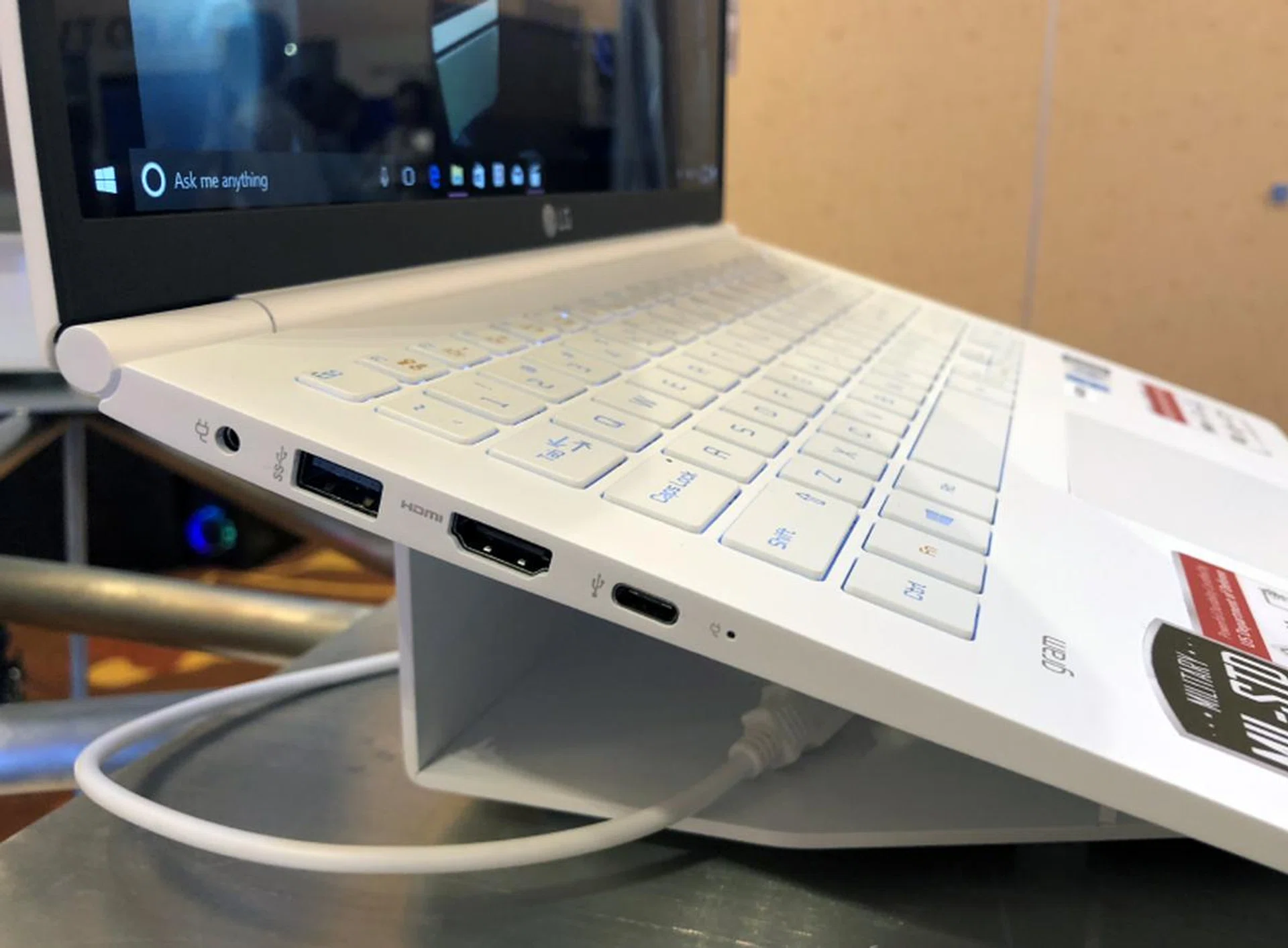 On the left, there's a USB 3.0 port, a HDMI port, and a USB-C port. The top-of-the-line Core i7 model's USB-C port even supports Thunderbolt 3.