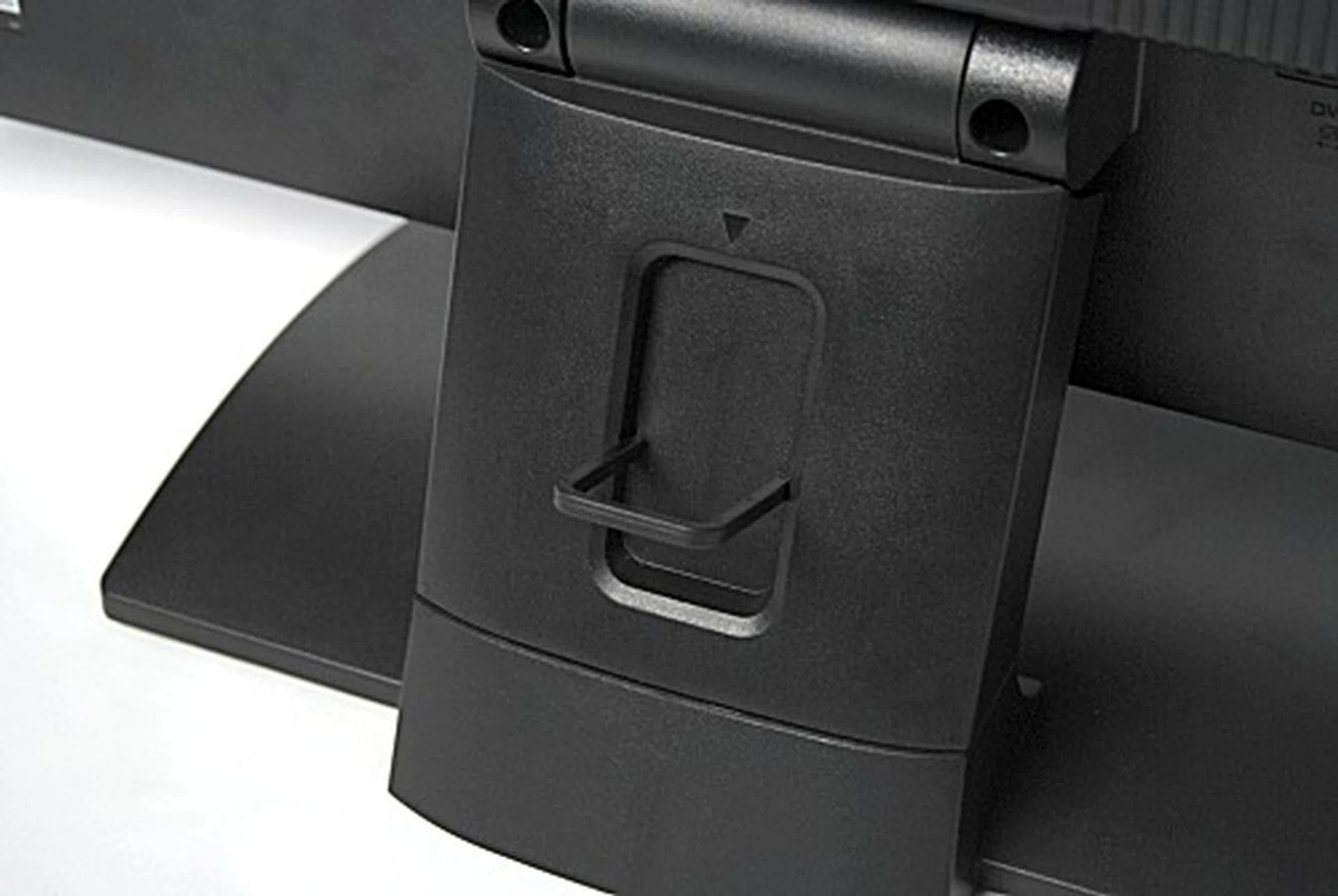 Cable management is easy with the clip shown here, just pull out the clip, pass the wires through and re-attach the clip. Simple.