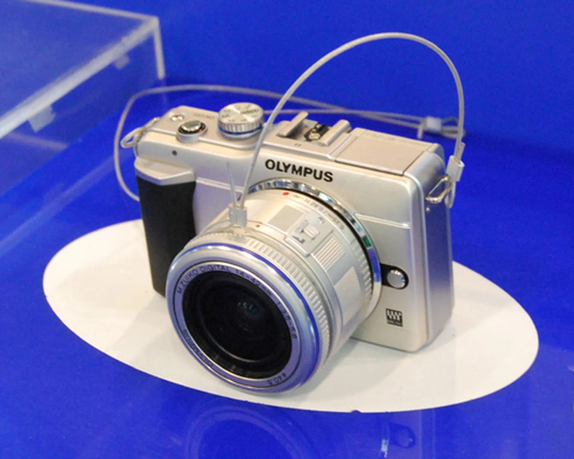 The widely popular Micro Four Thirds camera, the Olympus E-P1, makes another appearance at the PC Show. You could opt to pay just $898 for the E-P1 body, or get the bundled single lens kit (28-84mm) for $998. Features found on the E-P1 includes a 12.3-megapixel sensor, built-in image stabilizer and art filters for movie and still images.