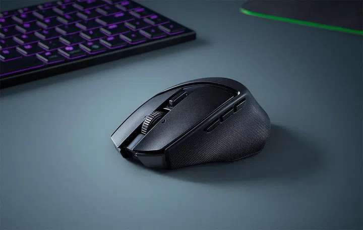 Though its ergonomic shape is similar to other Basilisk mice, its 111.5mm length tells a different story. Photo: Razer.