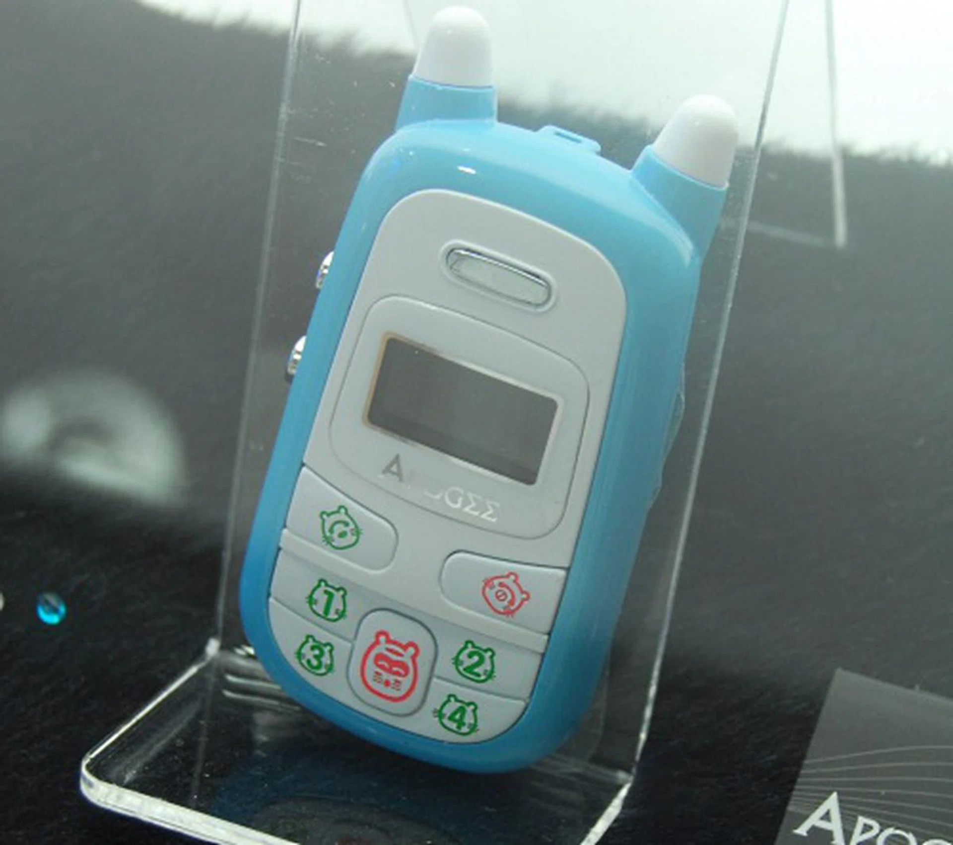 Meanwhile, this tiny cute phone is designed for children, also with an emergency speed dial. It has a feature for parents to monitor their kids' surroundings and even parental locks for calls and text messages. 