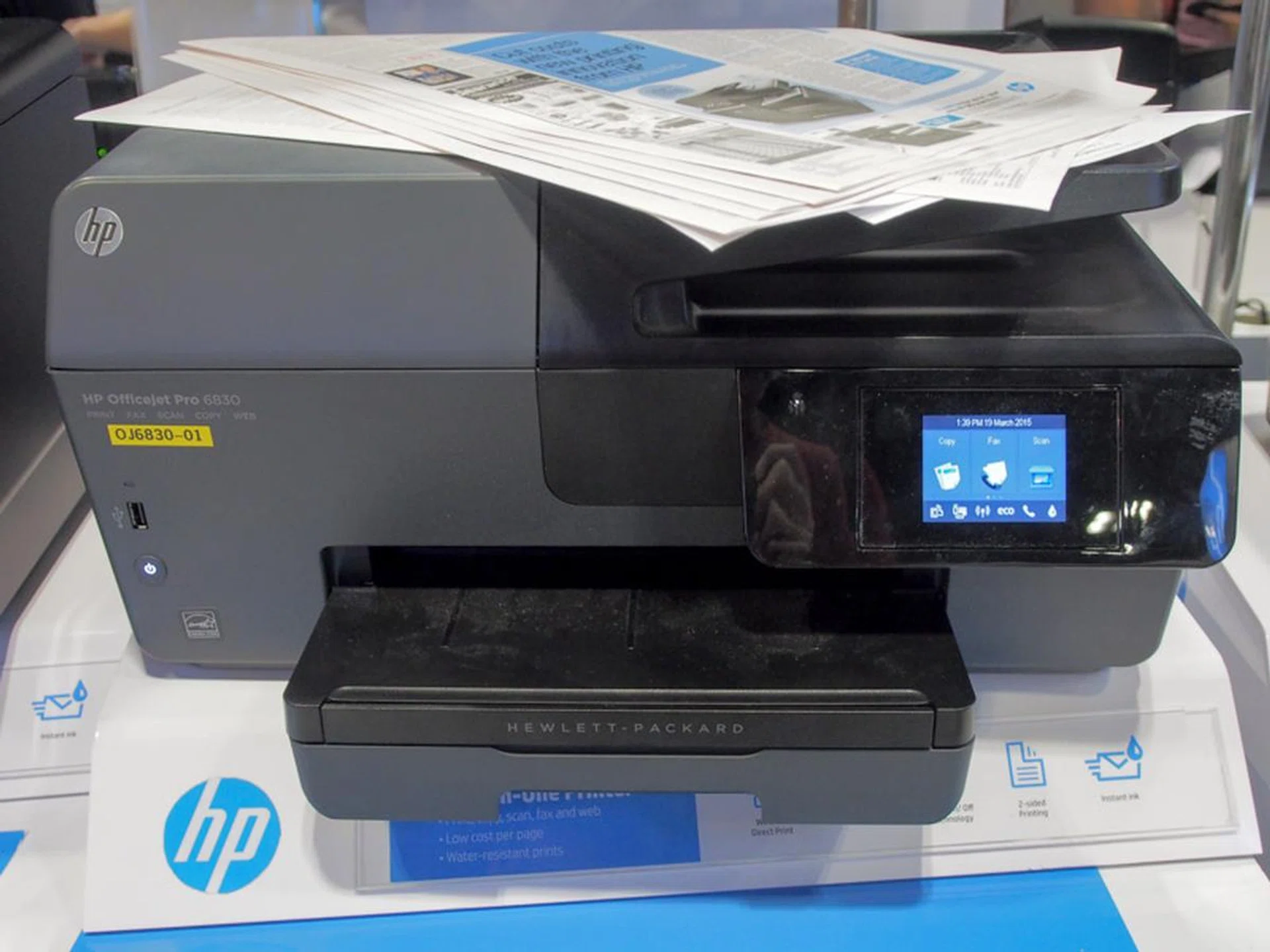The HP Officejet Pro 6830 e-All-in-One is all you need for basic business productivity, as it does, print, scan, fax, copy and web. It has a scan resolution of up to 1200dpi, and a print speed of 18 ppm for black and 10ppm for color. It’s going for $199 (usual price $269) with one set of HP XL CMYK ink cartridges (worth $134.60), a $30 CapitaVoucher, trolley and a ZodiacNETS flashpay card worth $23.