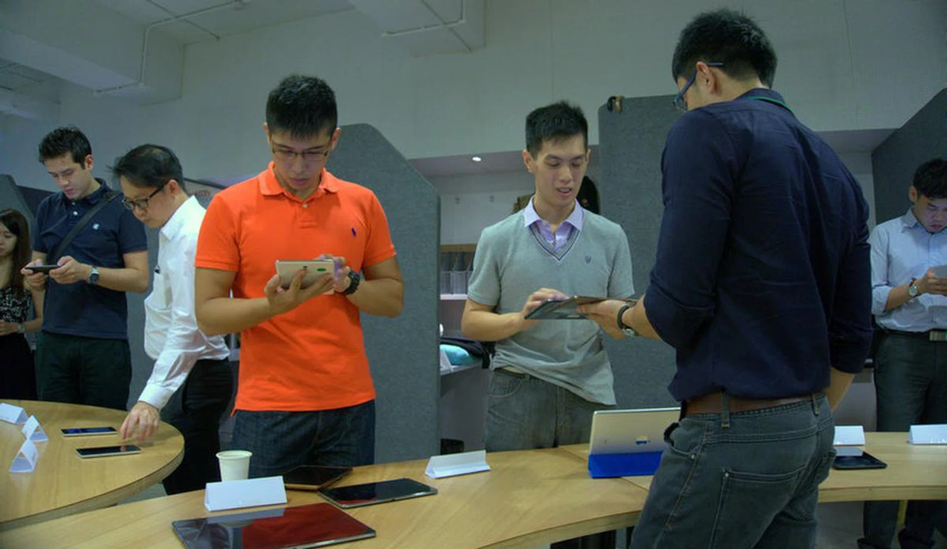 Various tablets and phablets were made available for hands-on comparison, where attendees could hold and feel the devices in their hand and take a closer look. Many even whipped out their current devices to compare and contrast!