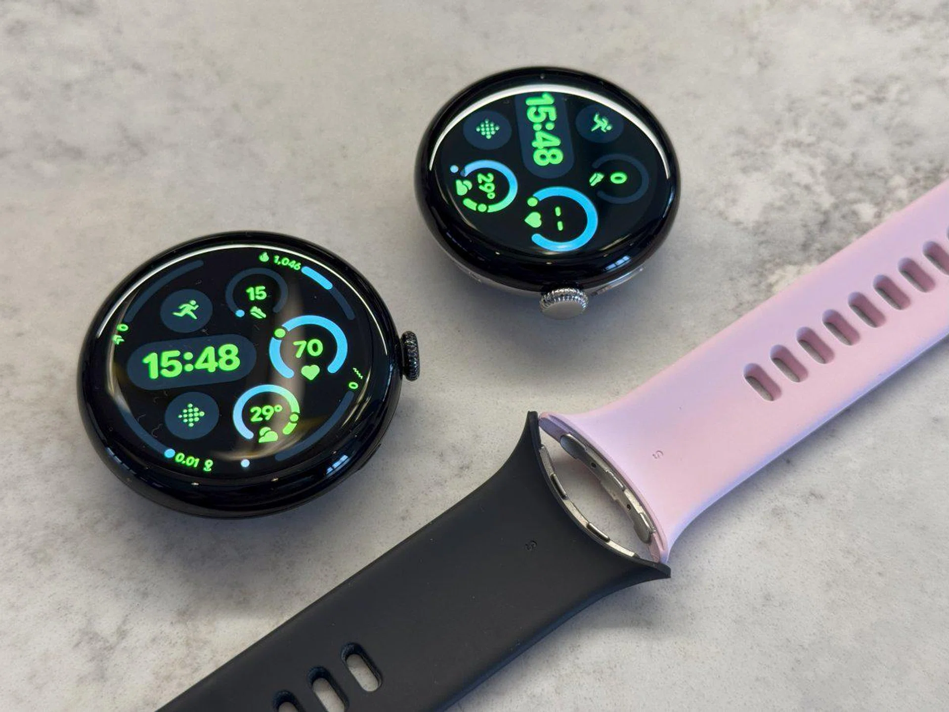 The 41mm Pixel Watch 3 is fully compatible with Pixel Watch 2 accessories, but the newer 45mm bands won't fit. Photo: HWZ