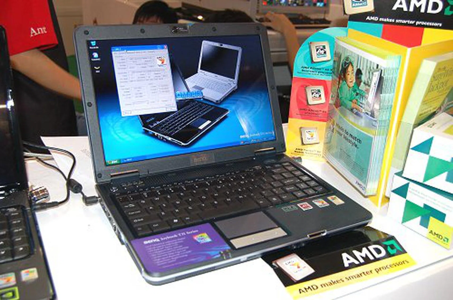 BenQ had their Joybook T31-E16 on sale at AMD's booth as well for S$1799. The Joybook runs on a 1.6Ghz Turion 64 X2 TL50 CPU, 13.3-inch WXGA monitor, 512MB RAM, 100GB HDD and comes with a free 512MB Thumbdrive.