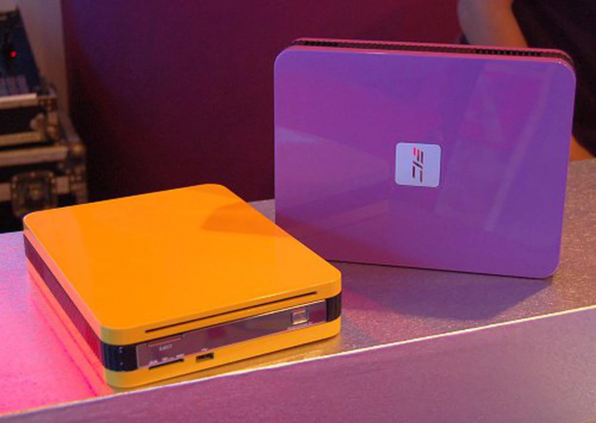 Claimed to be the world's smallest MoDT (Mobile on Desktop), the FIC GE2 is designed to be a discrete digital home platform and Media Center PC. Like many of such products these days, the GE2 adheres to strict Intel Viiv platform specifications, which means it should be both user and media content friendly.