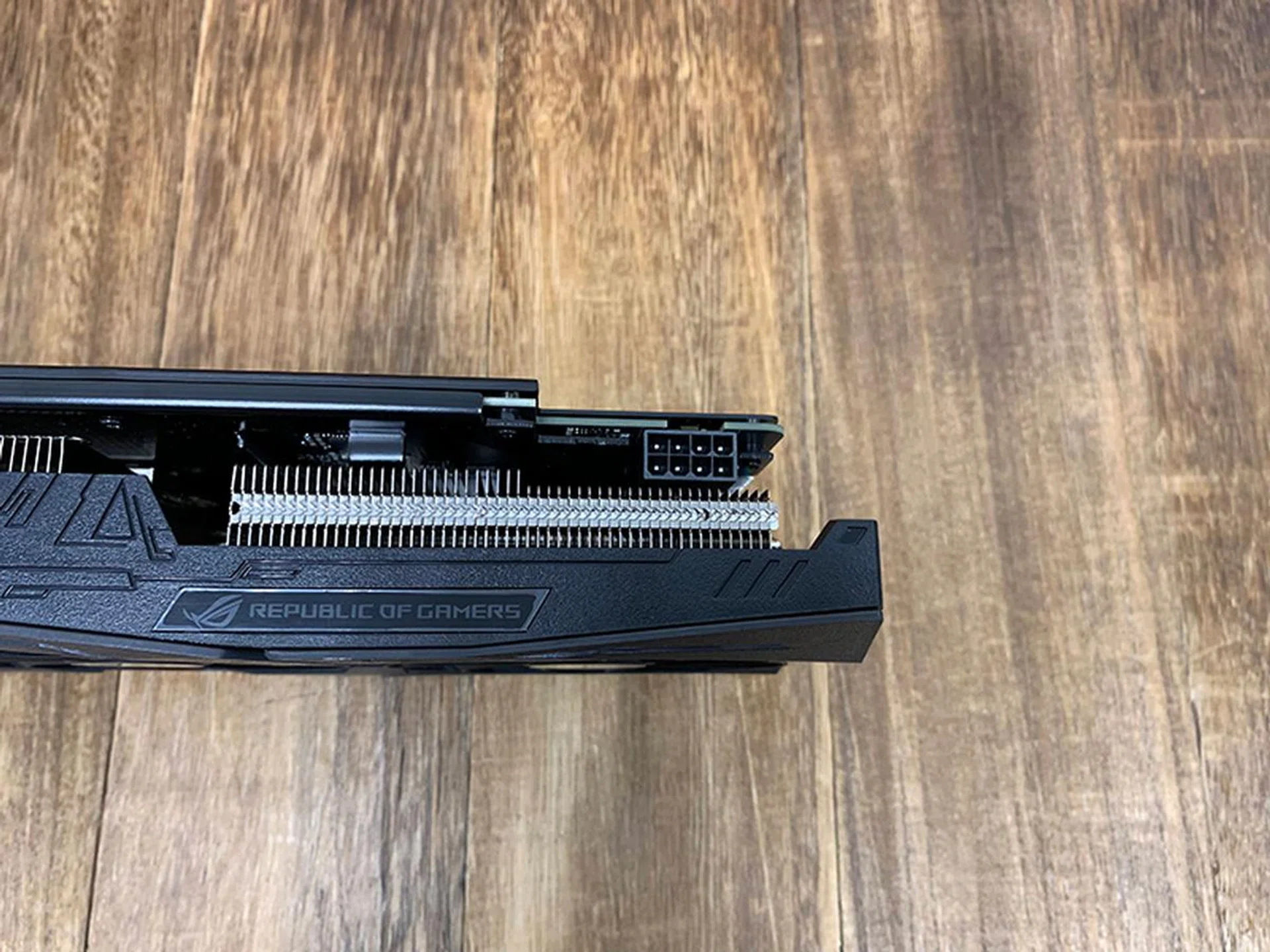 The card is powered by a single 8-pin power connector.
