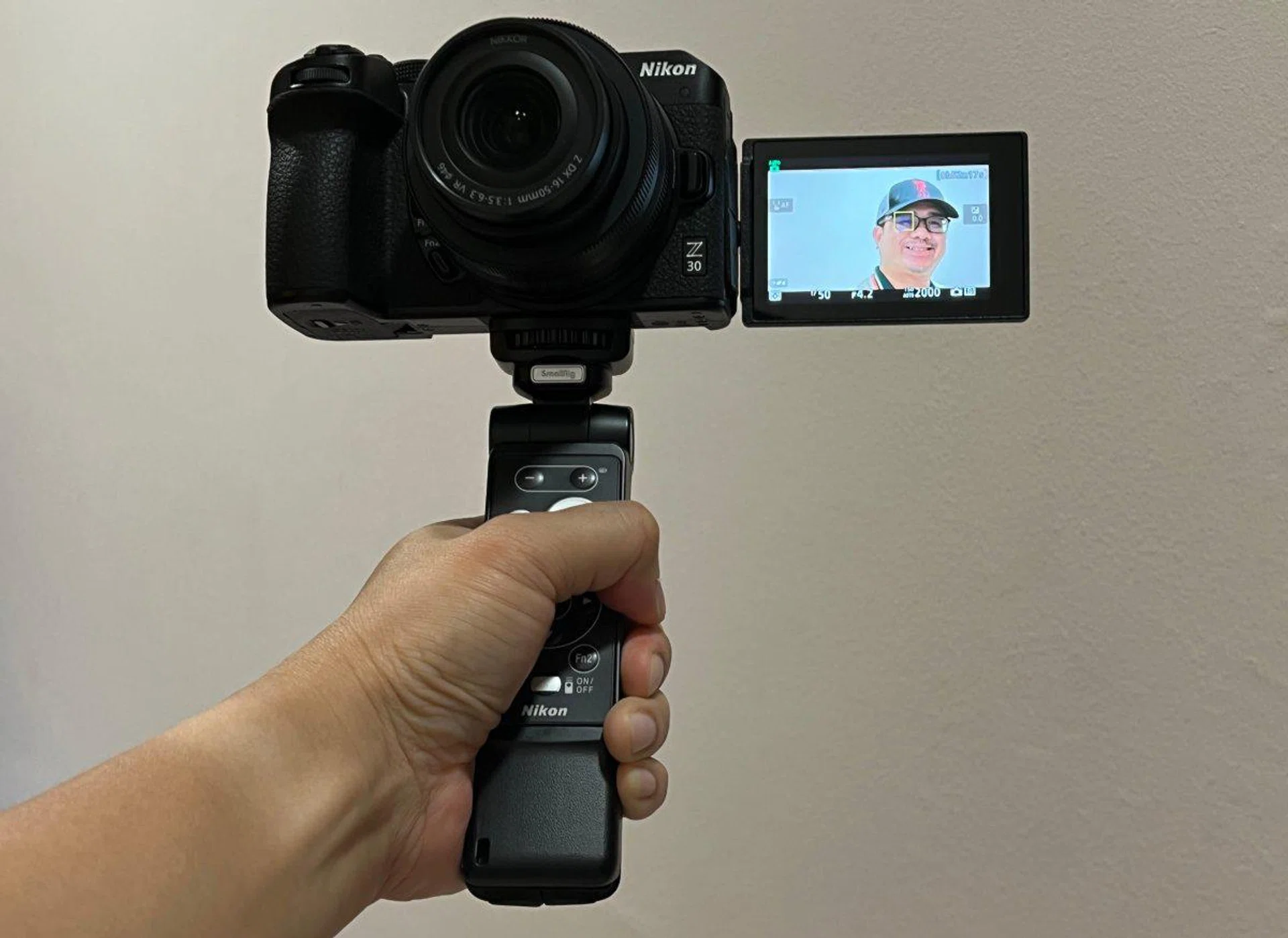 The Z 30 comes with a fully-articulated touchscreen LCD to cater to the needs of content creators.