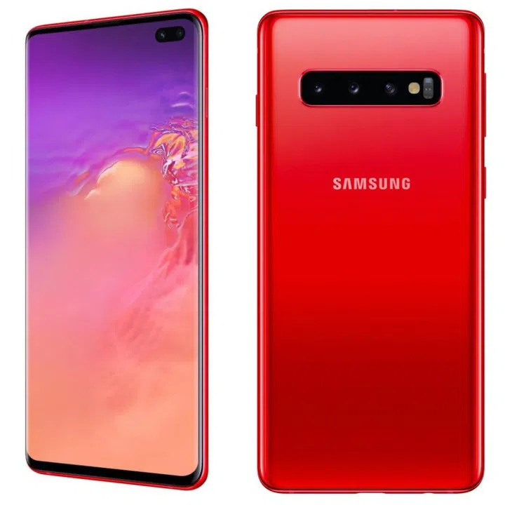The cardinal red Samsung Galaxy S10+. <br>Image source: @rquandt