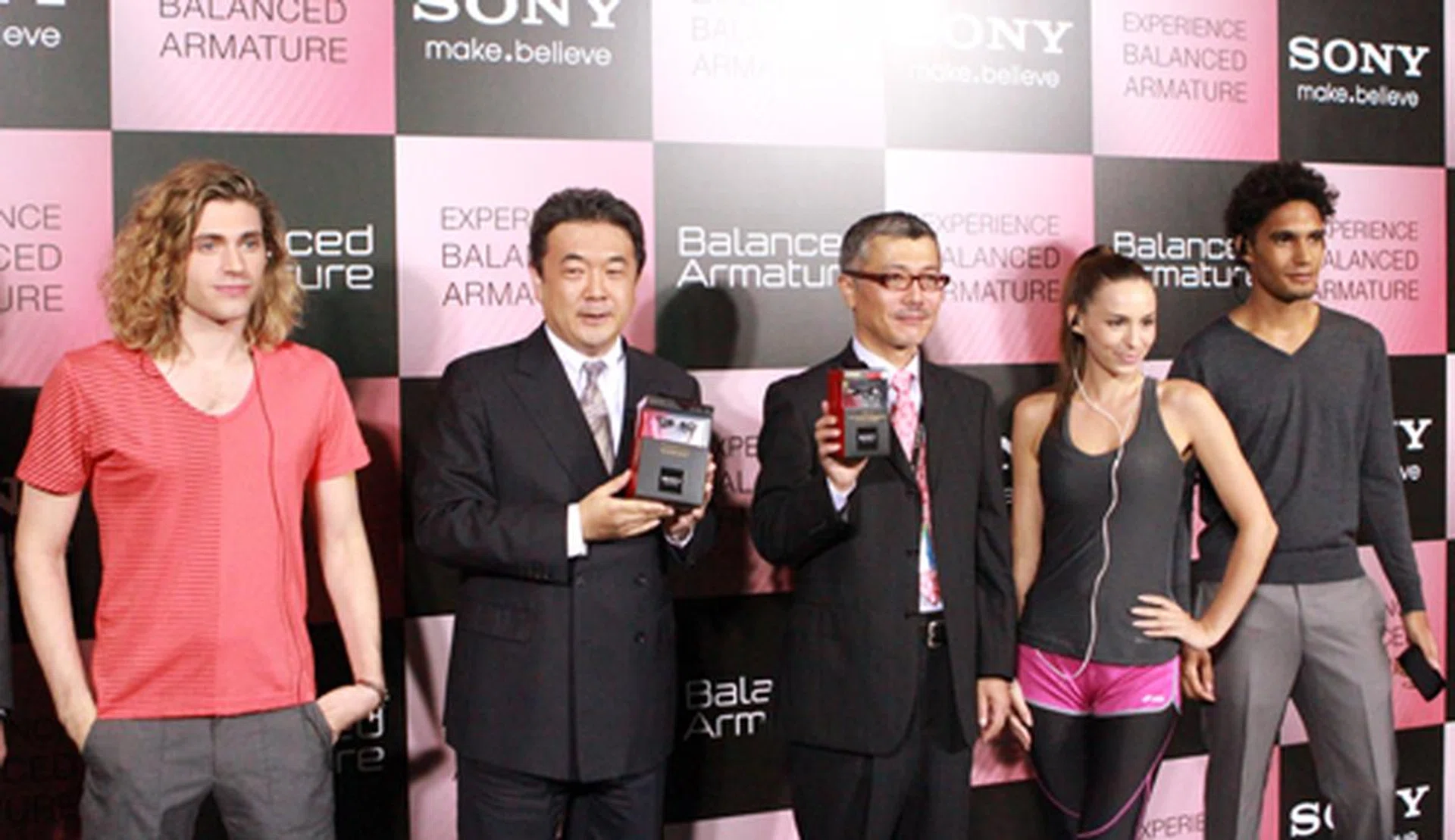 Posing for a group shot with some models wearing the new XBA lineup; from left to right: Yosuke Aoki, General Manager, Deputy Head, Personal Imaging & Sound Asia Pacific, Sony Electronics Asia Pacific Lte Ltd, and Katsuya Nakagawa, Senior General Manager, Personal Entertainment Division, Personal Imaging & Sound Businsss Group, Sony Corporation.