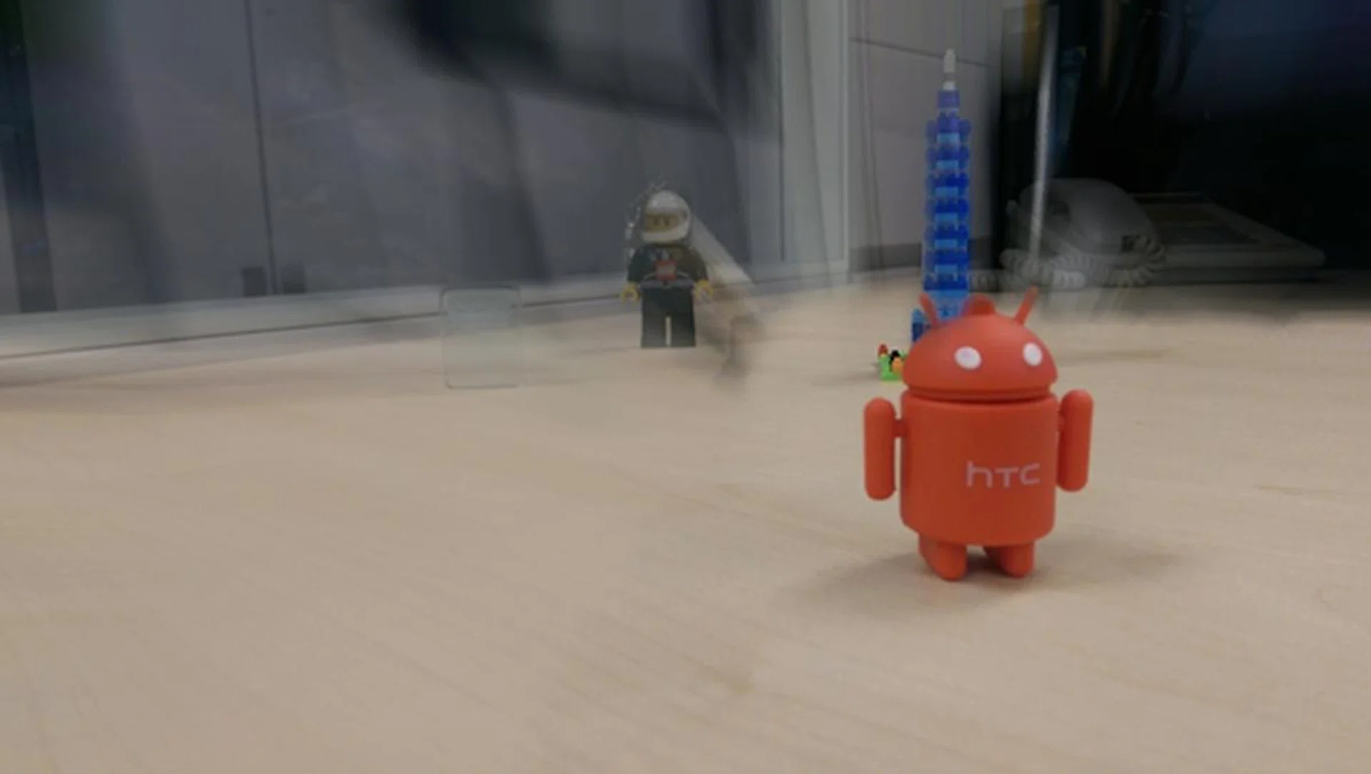 The photo is given the Zoom Blur effect in Foregrounder.