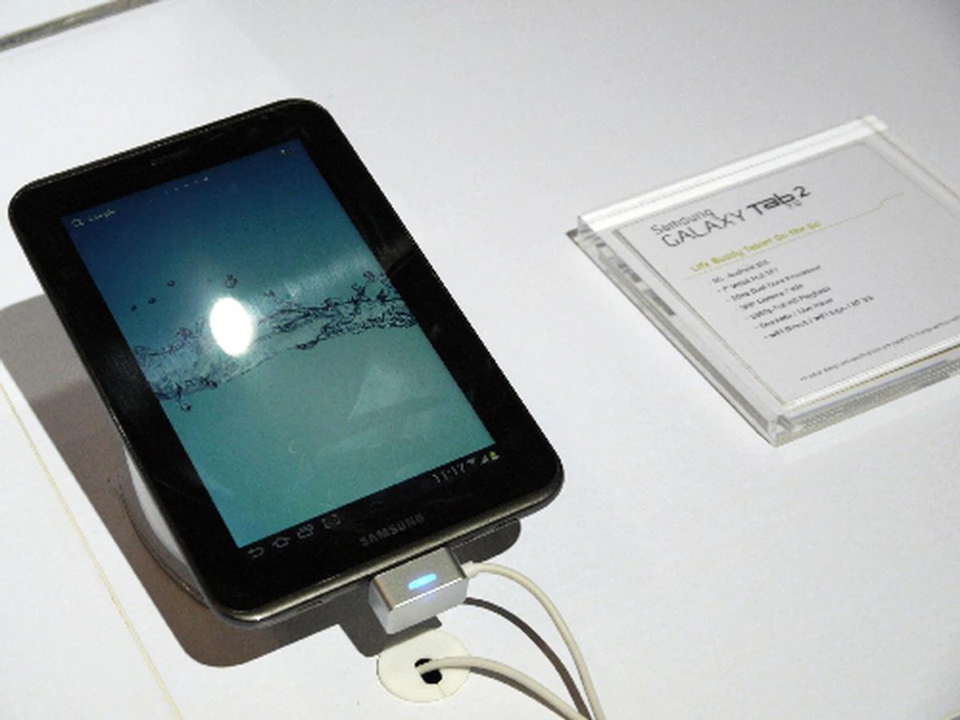 Key features of the 7-inch Galaxy Tab 2 will include an Android Ice Cream Sandwich operating system as well as HSPA+ connectivity. The tablet also comes with a Face Unlock feature which enables users to unlock the tablet though a facial recognition software.