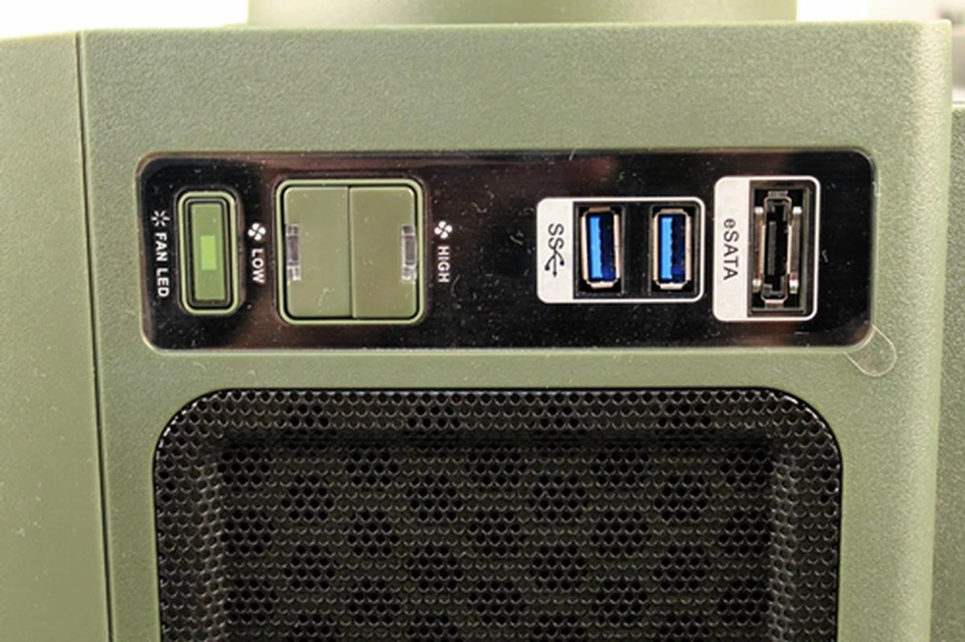 The top 230mm cooling fan has three control buttons; two of them control its speed while the third one operates its LED based lighting.