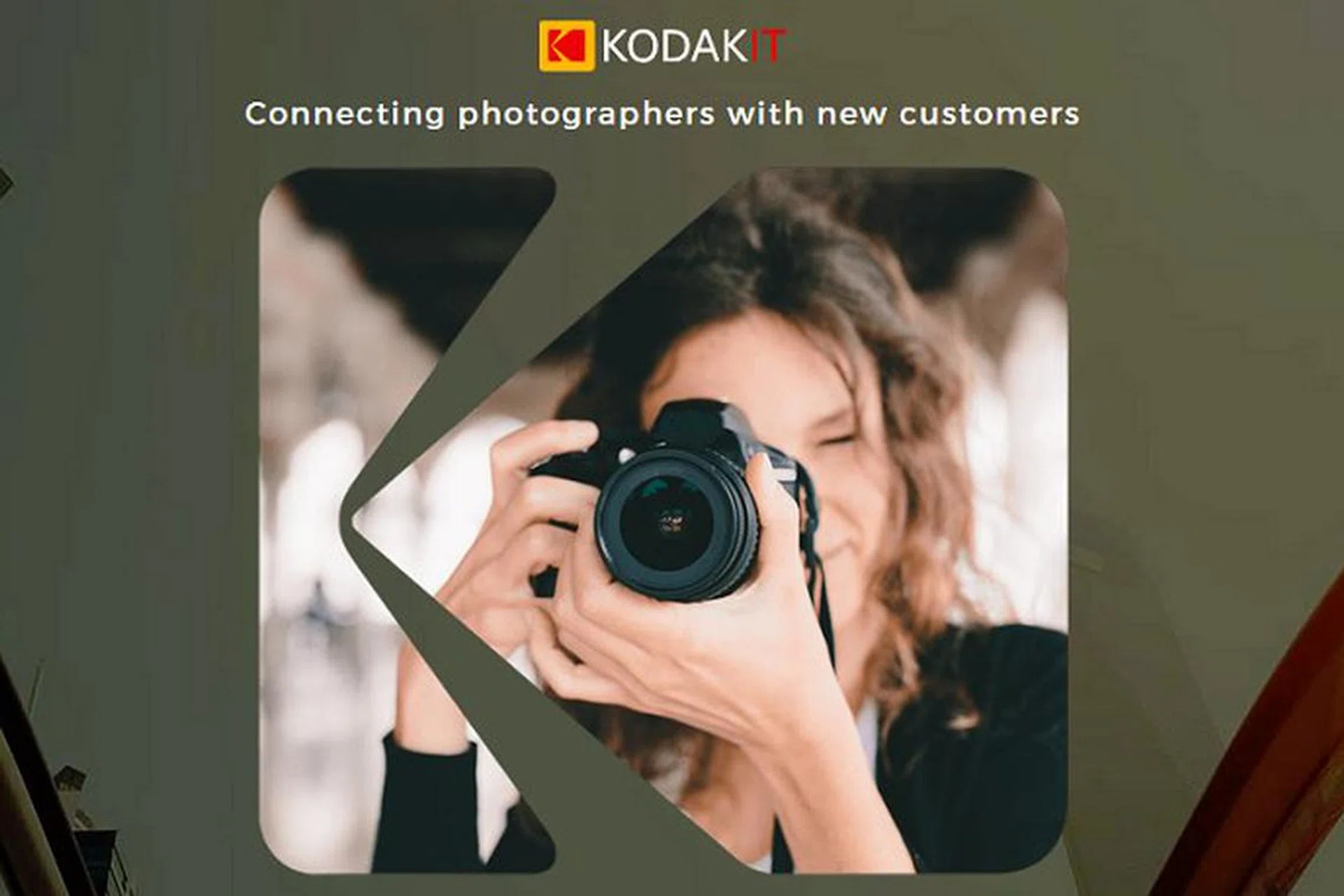 Kodak representatives demonstrating how KODAKIT works.